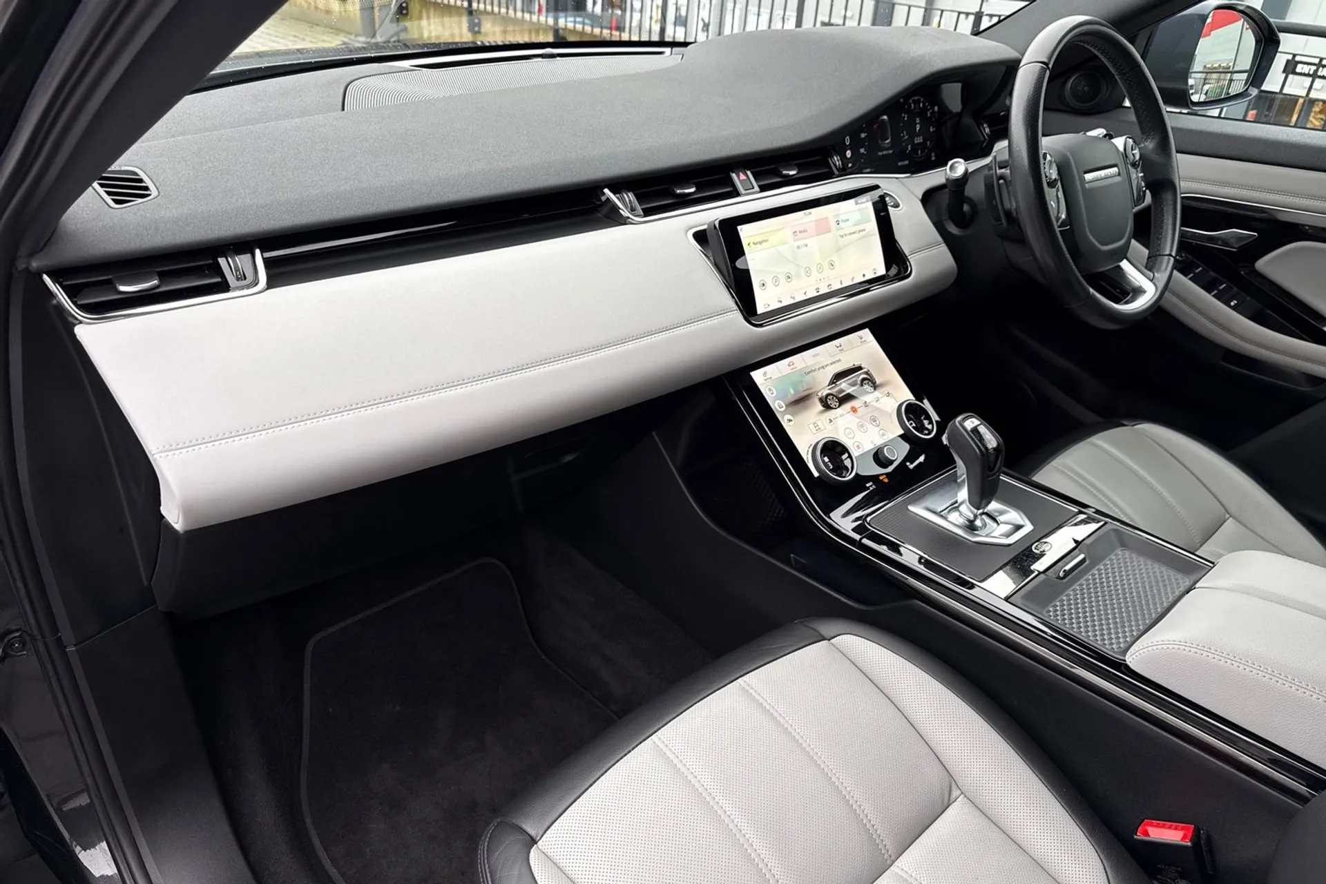 LAND ROVER RANGE ROVER EVOQUE thumbnail image number 37