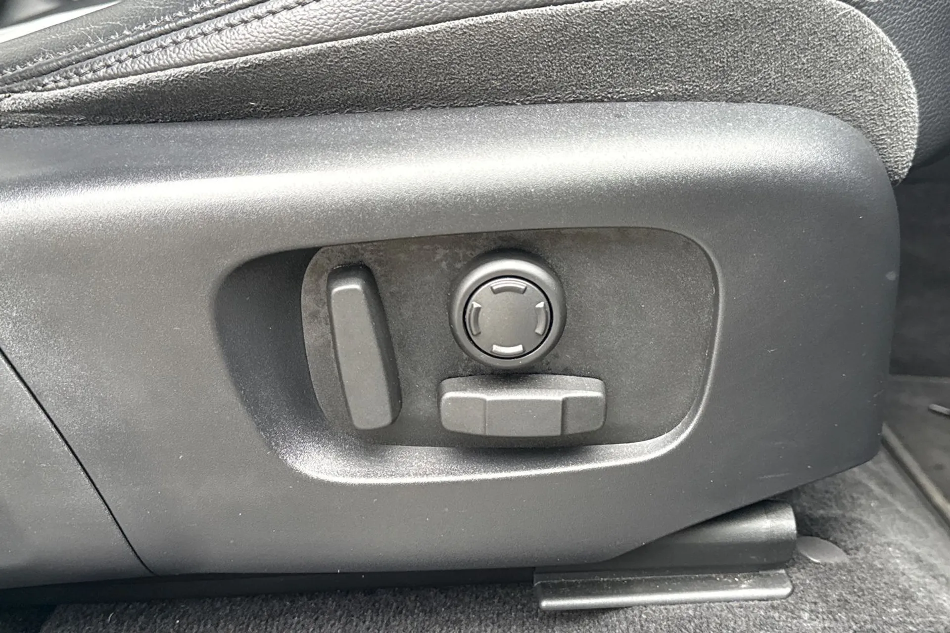 LAND ROVER RANGE ROVER EVOQUE thumbnail image number 31