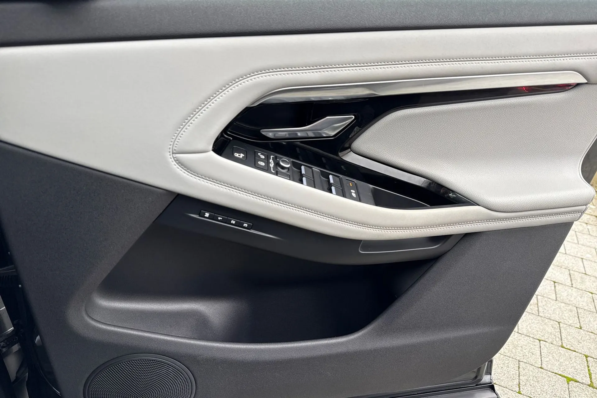 LAND ROVER RANGE ROVER EVOQUE thumbnail image number 48