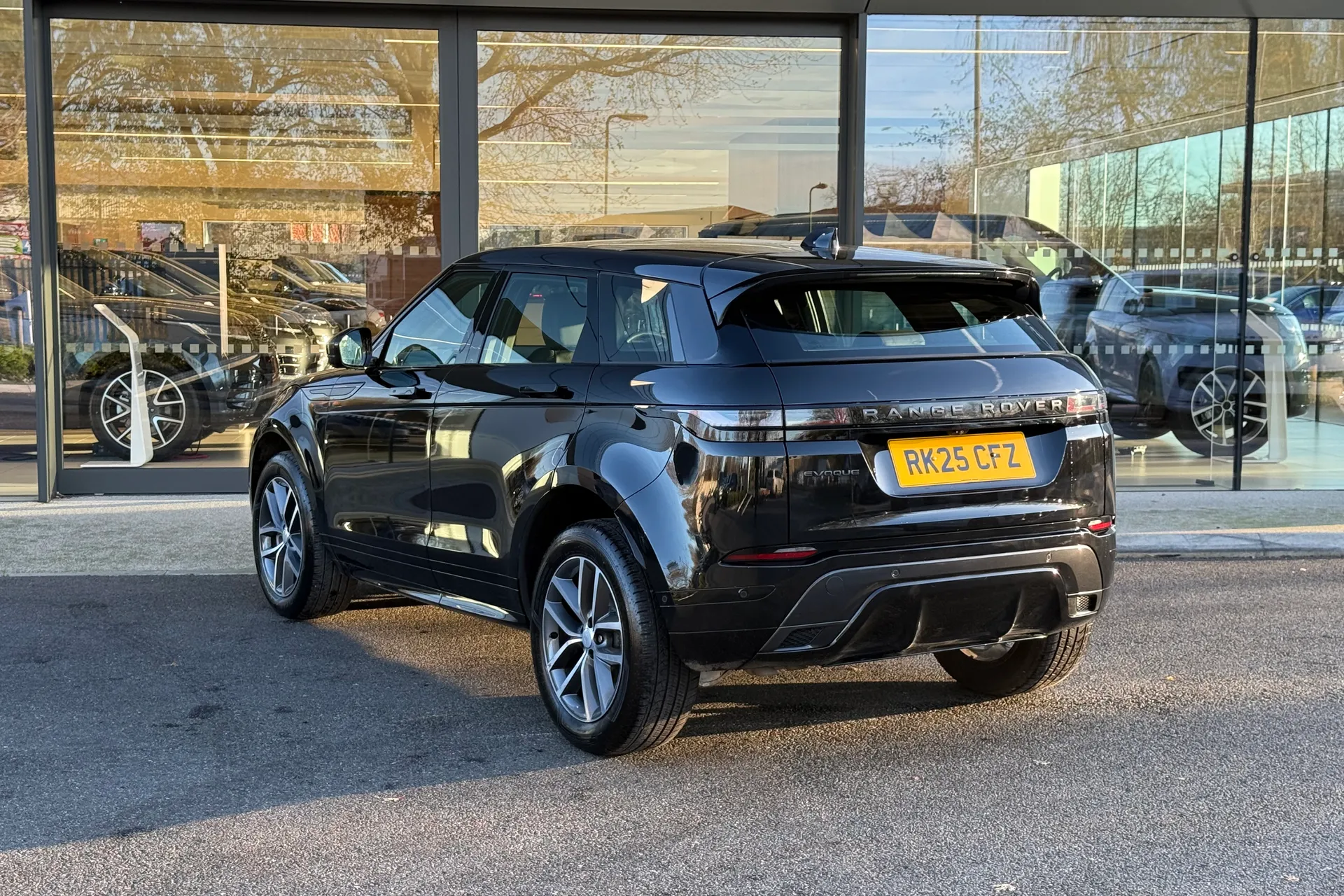 LAND ROVER RANGE ROVER EVOQUE thumbnail image number 2