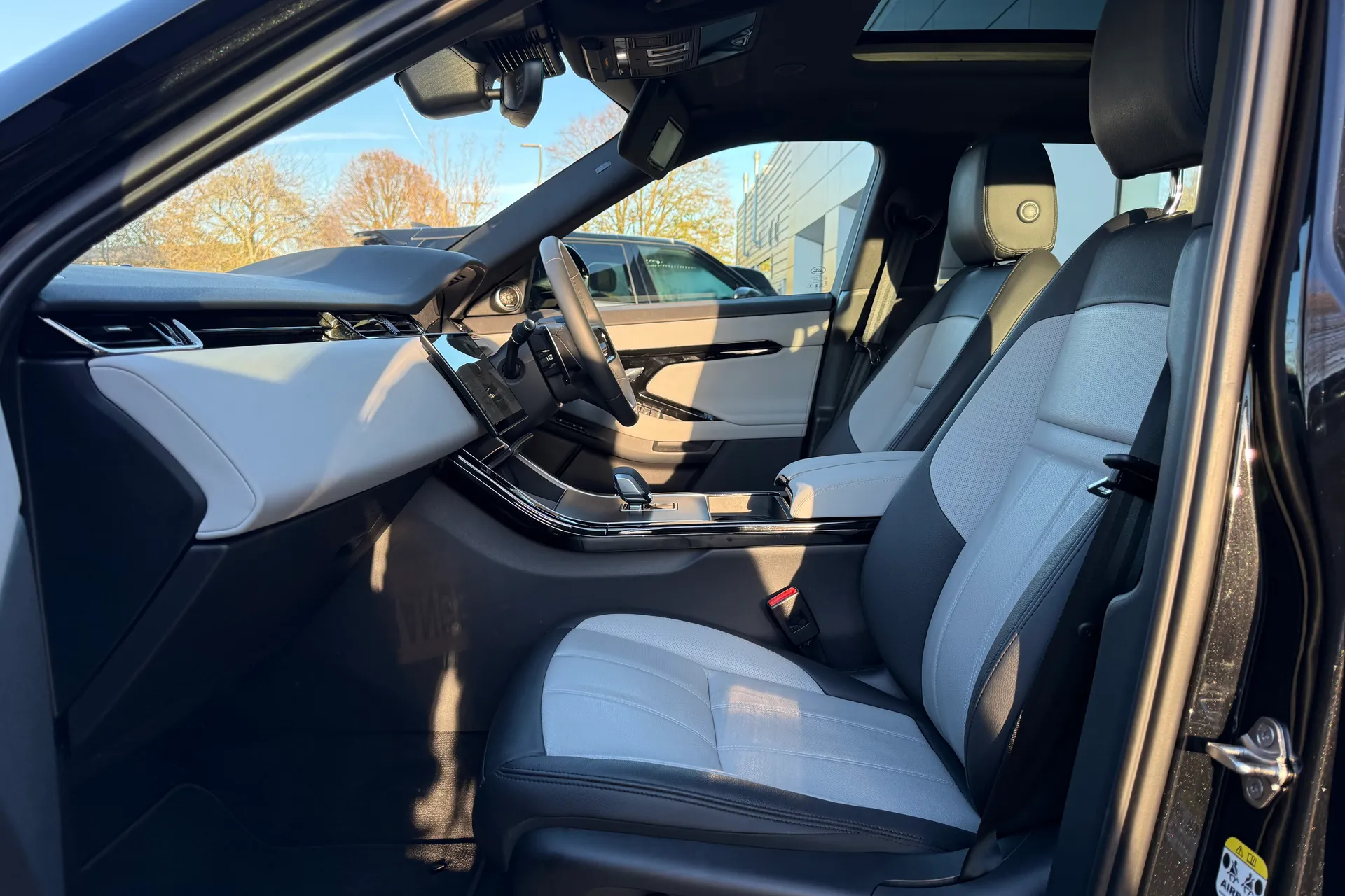 LAND ROVER RANGE ROVER EVOQUE thumbnail image number 3