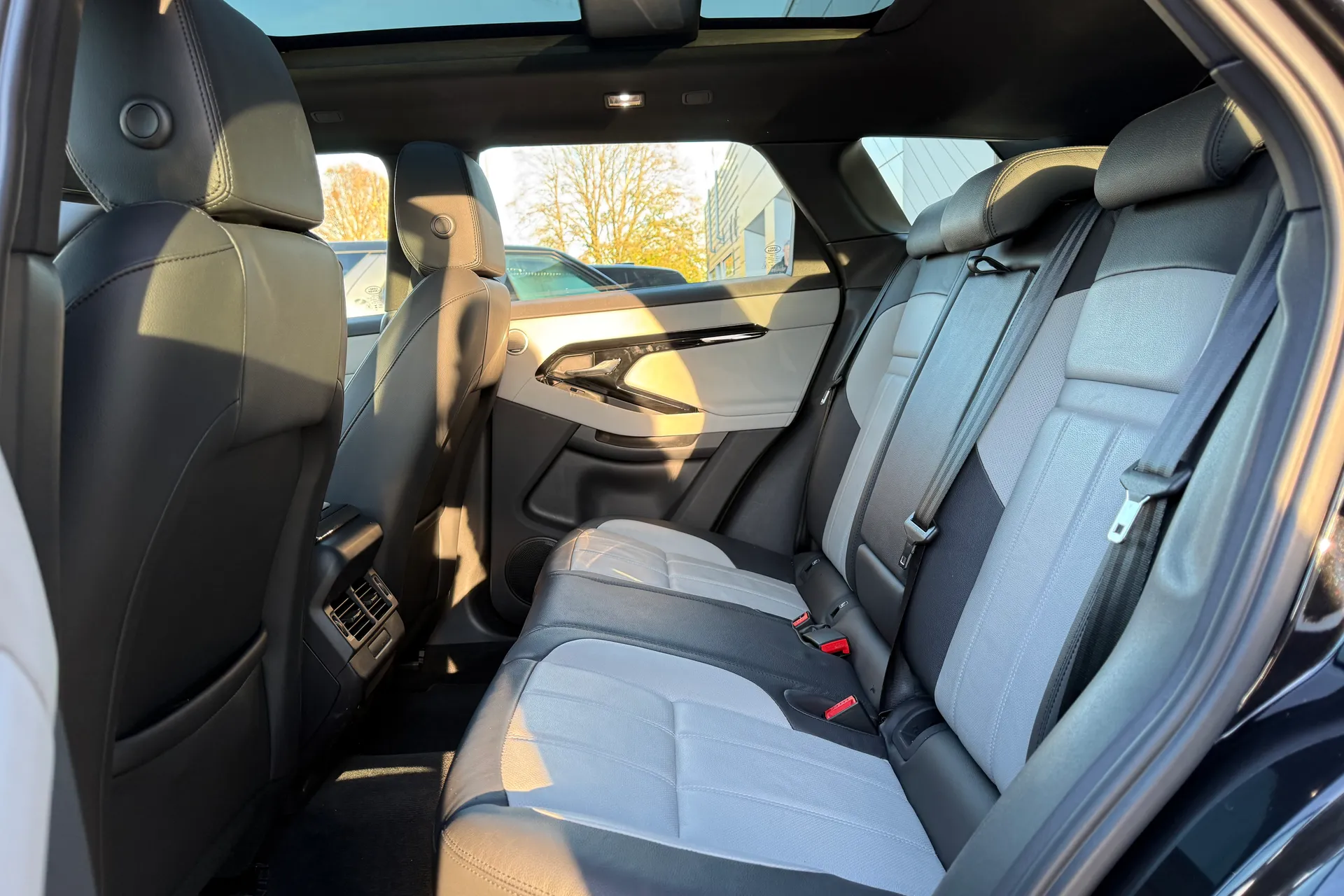 LAND ROVER RANGE ROVER EVOQUE thumbnail image number 4