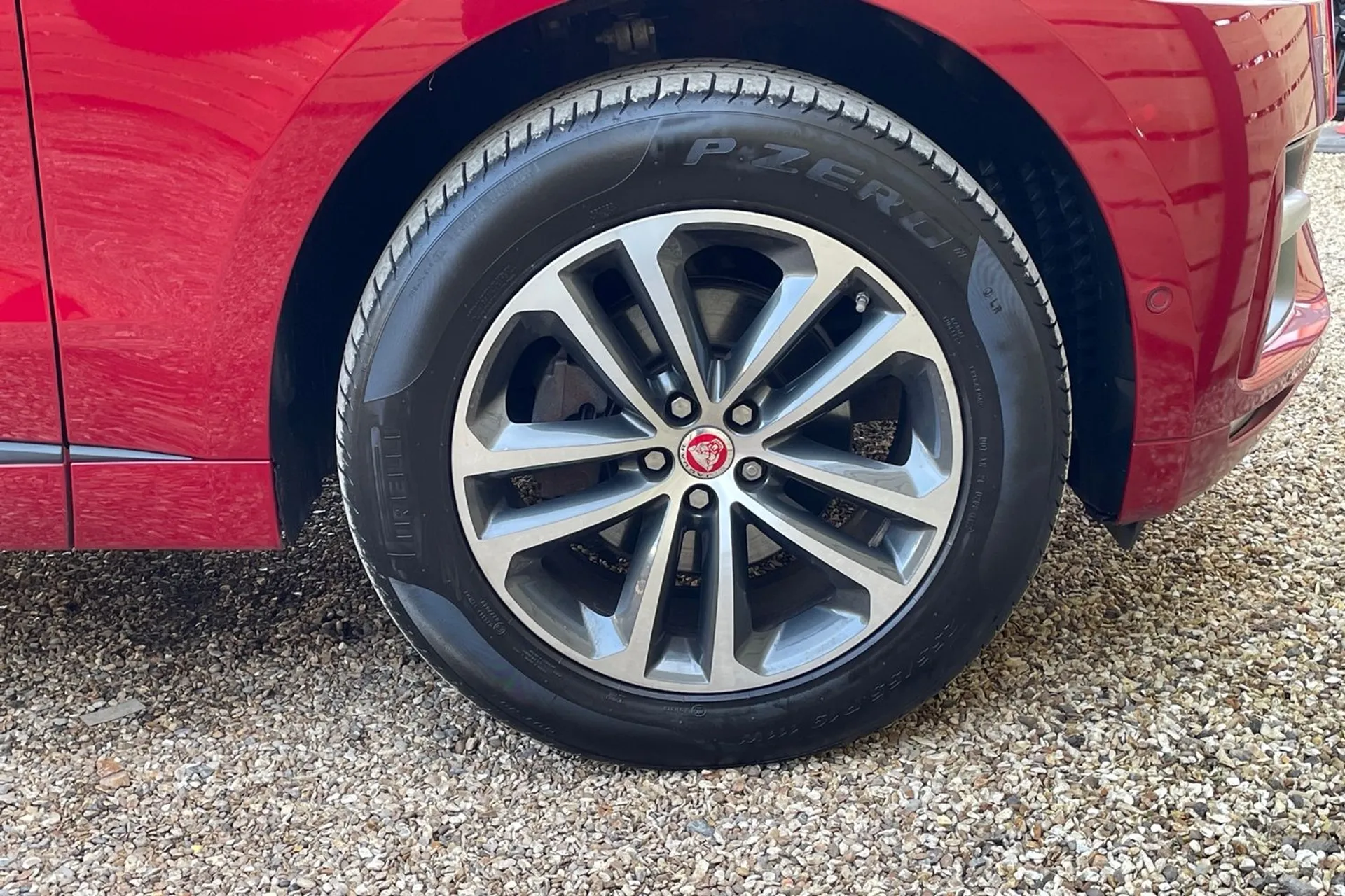 Jaguar F-PACE thumbnail image number 14