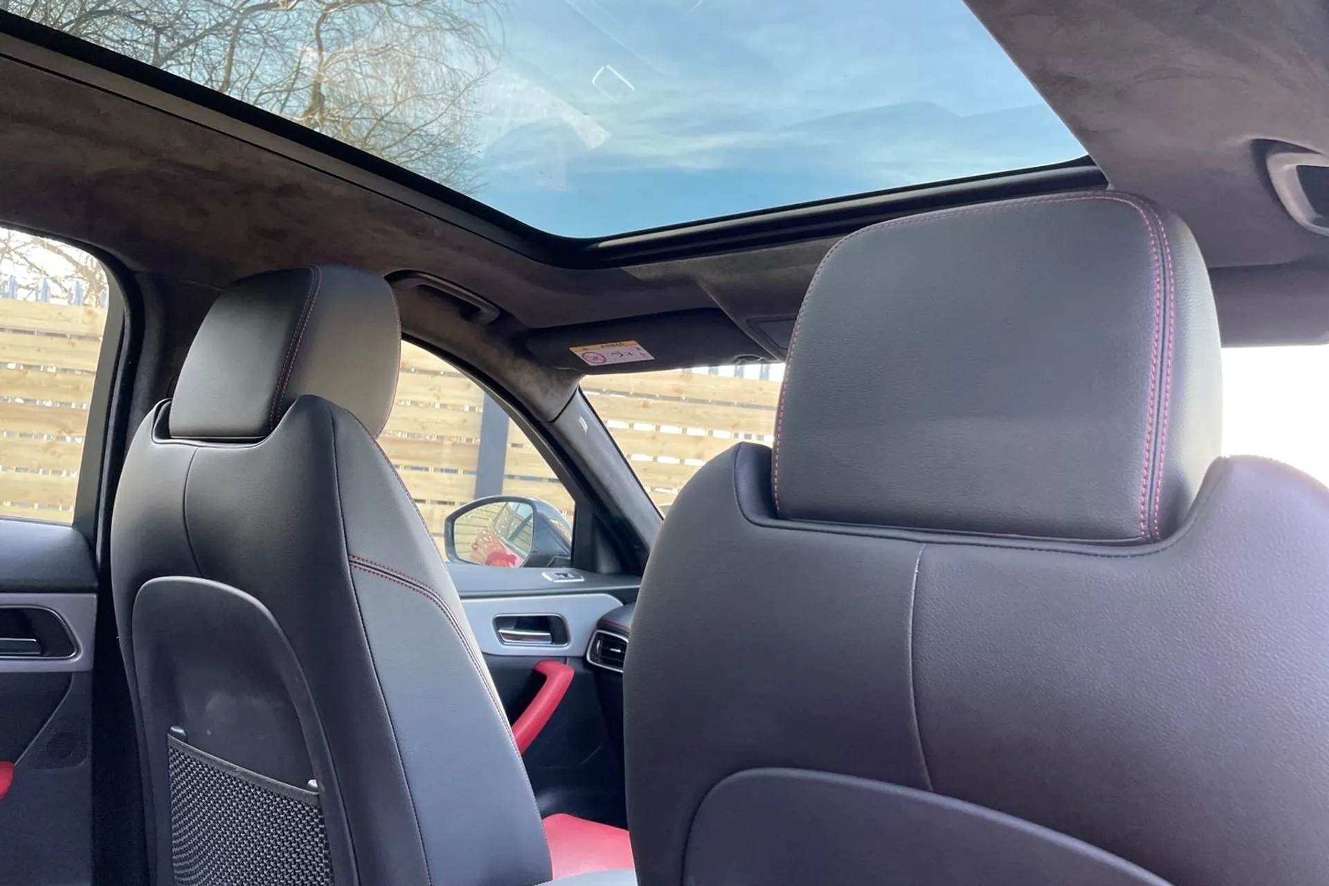 Jaguar F-PACE thumbnail image number 24
