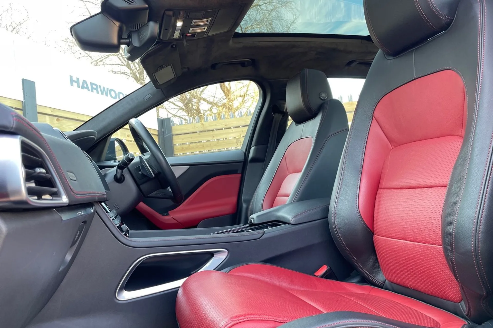 Jaguar F-PACE thumbnail image number 29