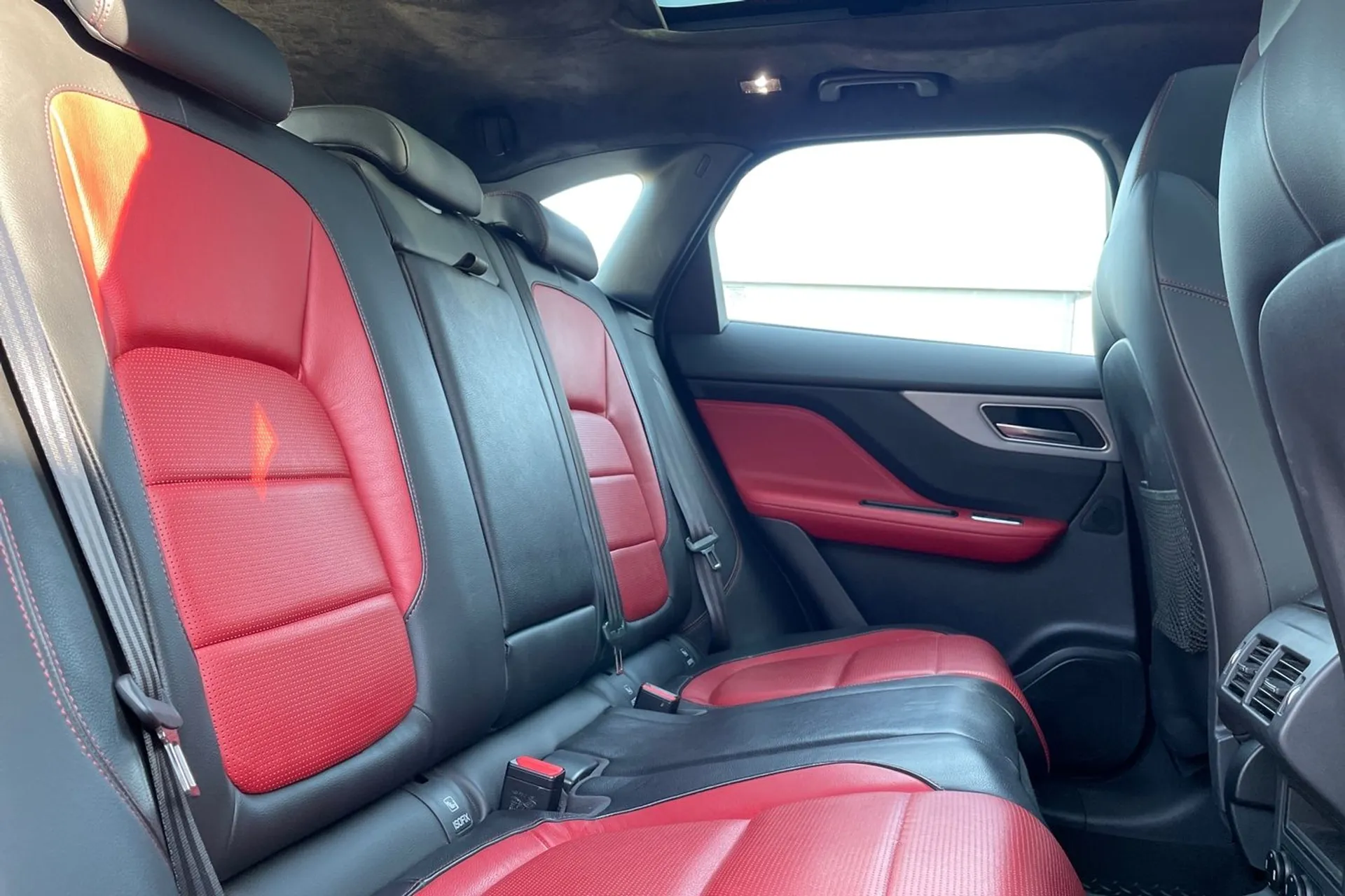 Jaguar F-PACE thumbnail image number 23