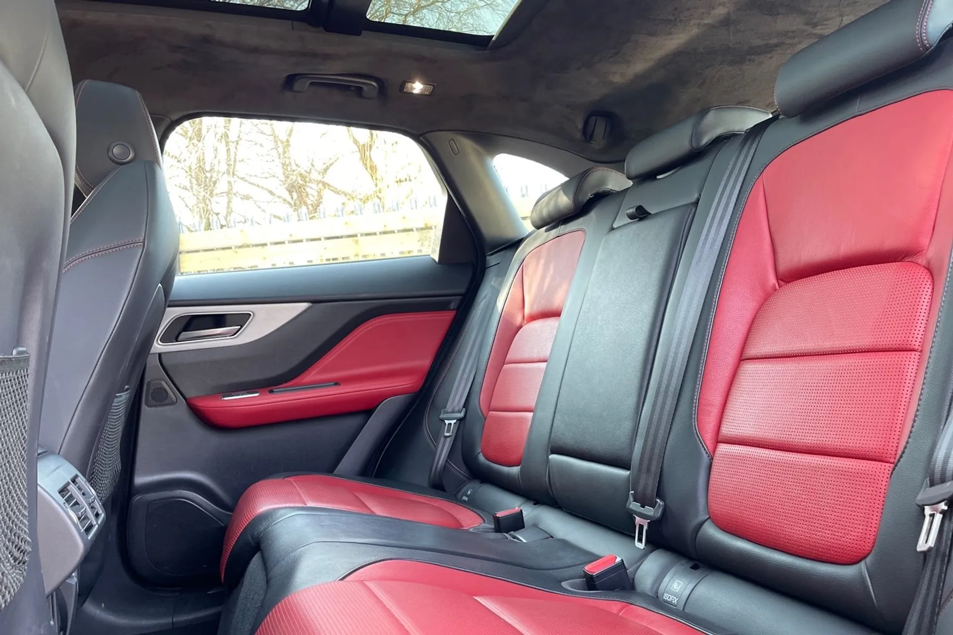 Jaguar F-PACE thumbnail image number 31