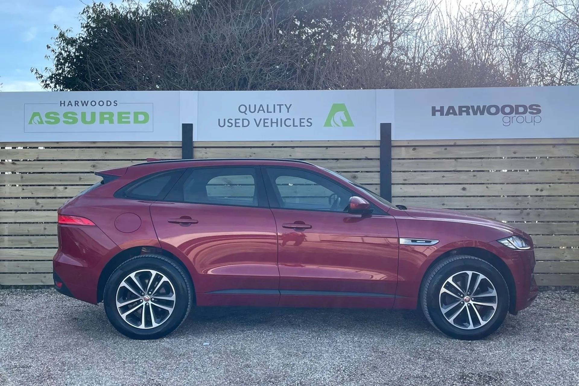 Jaguar F-PACE thumbnail image number 2
