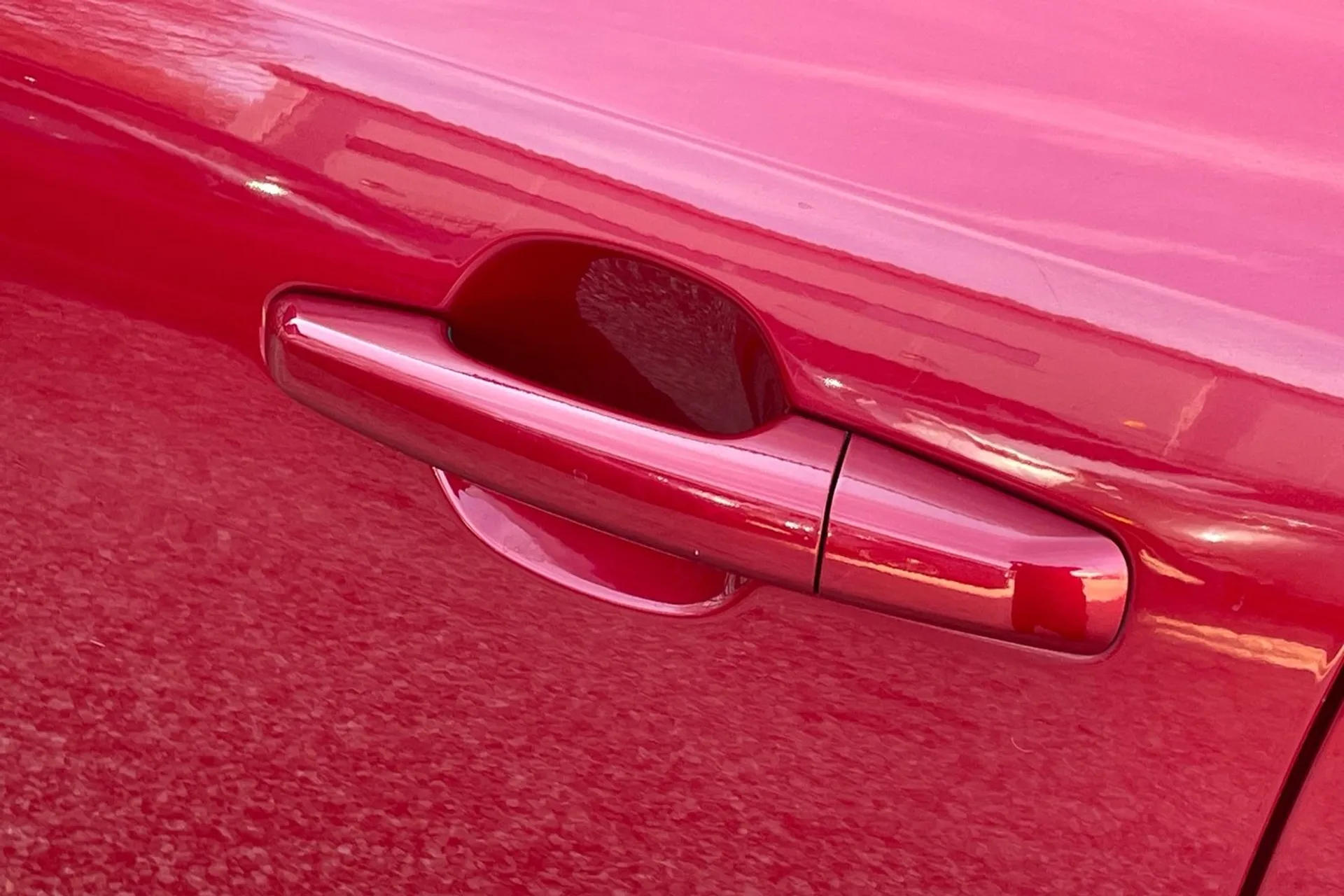 Jaguar F-PACE thumbnail image number 17