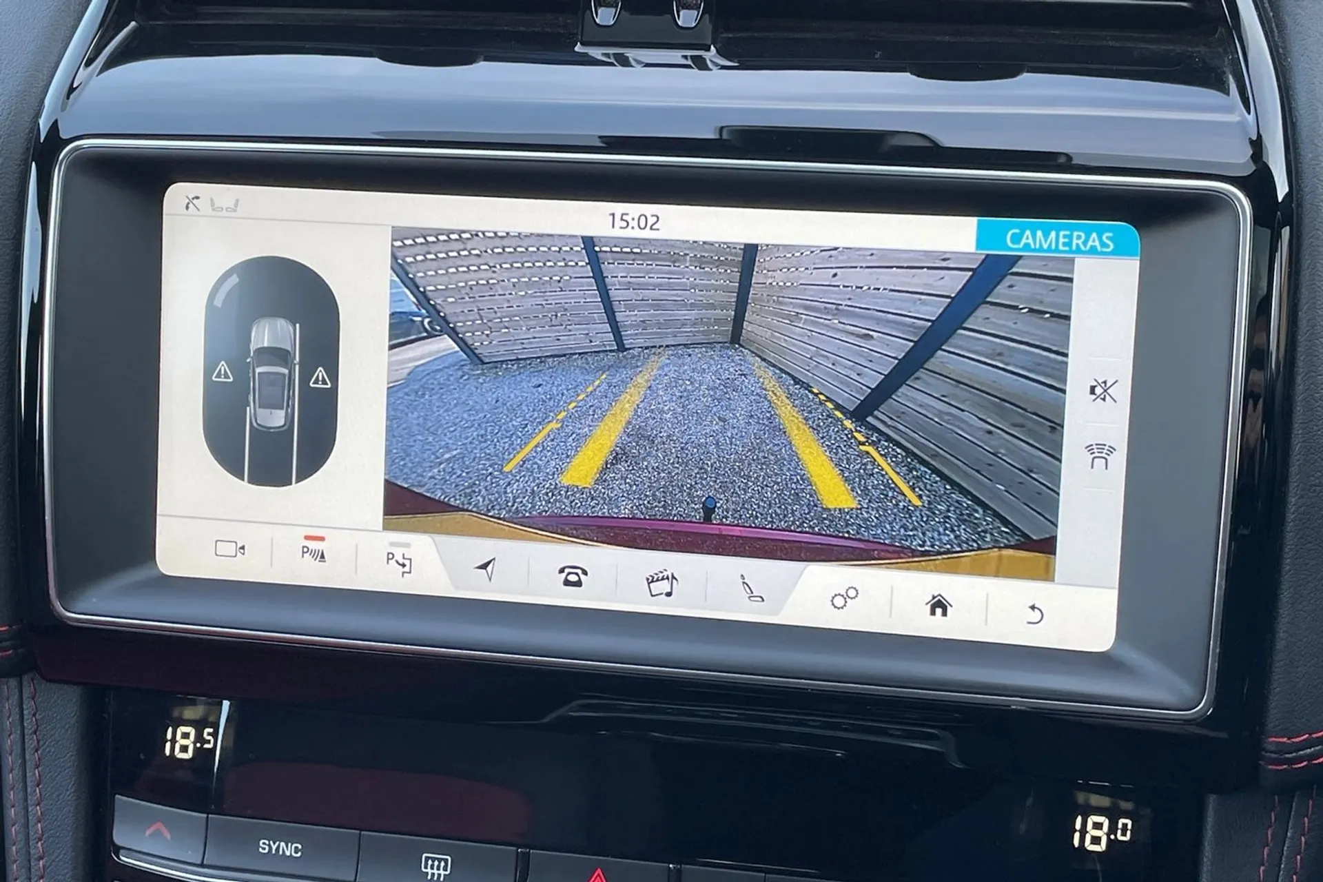 Jaguar F-PACE thumbnail image number 4