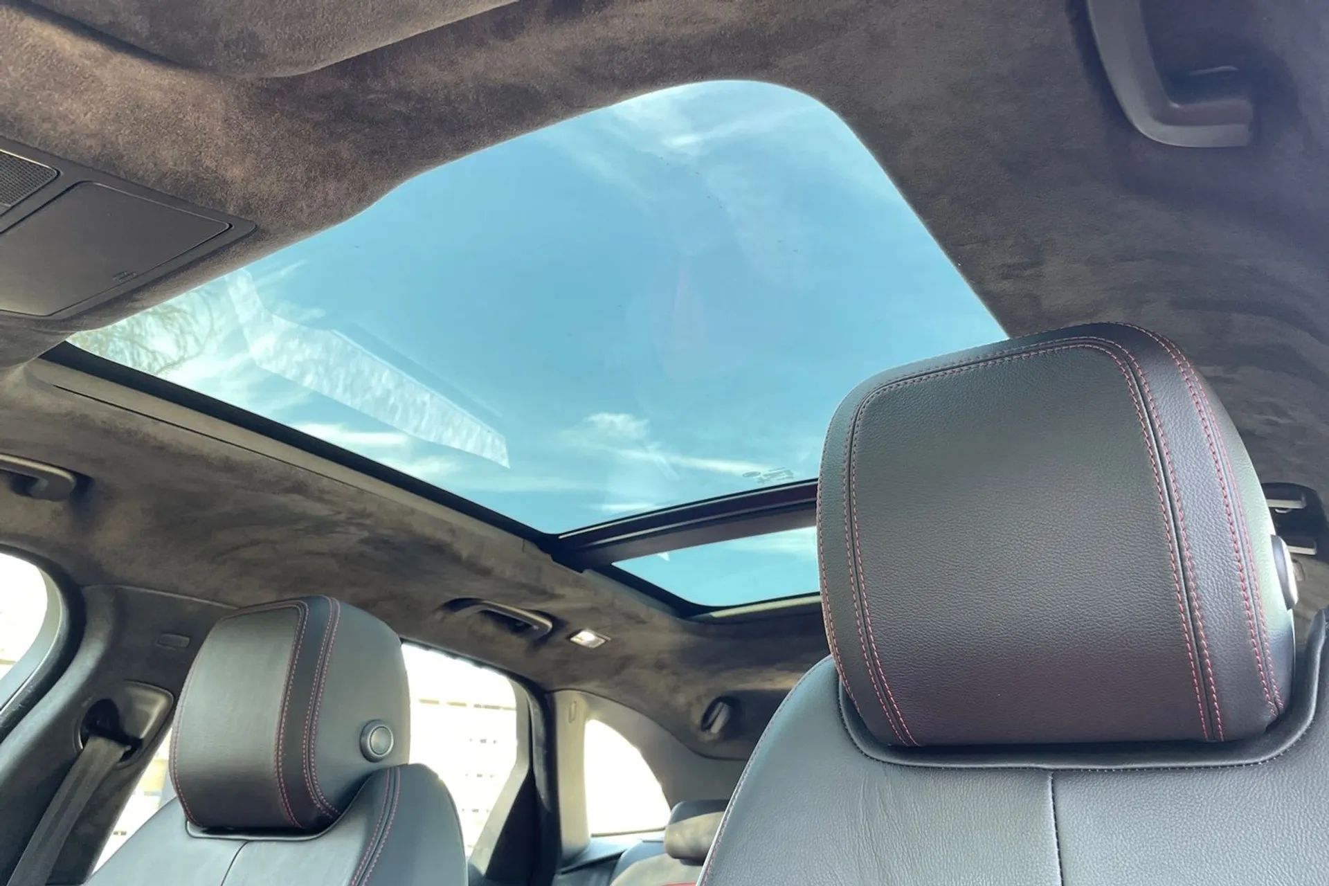 Jaguar F-PACE thumbnail image number 30