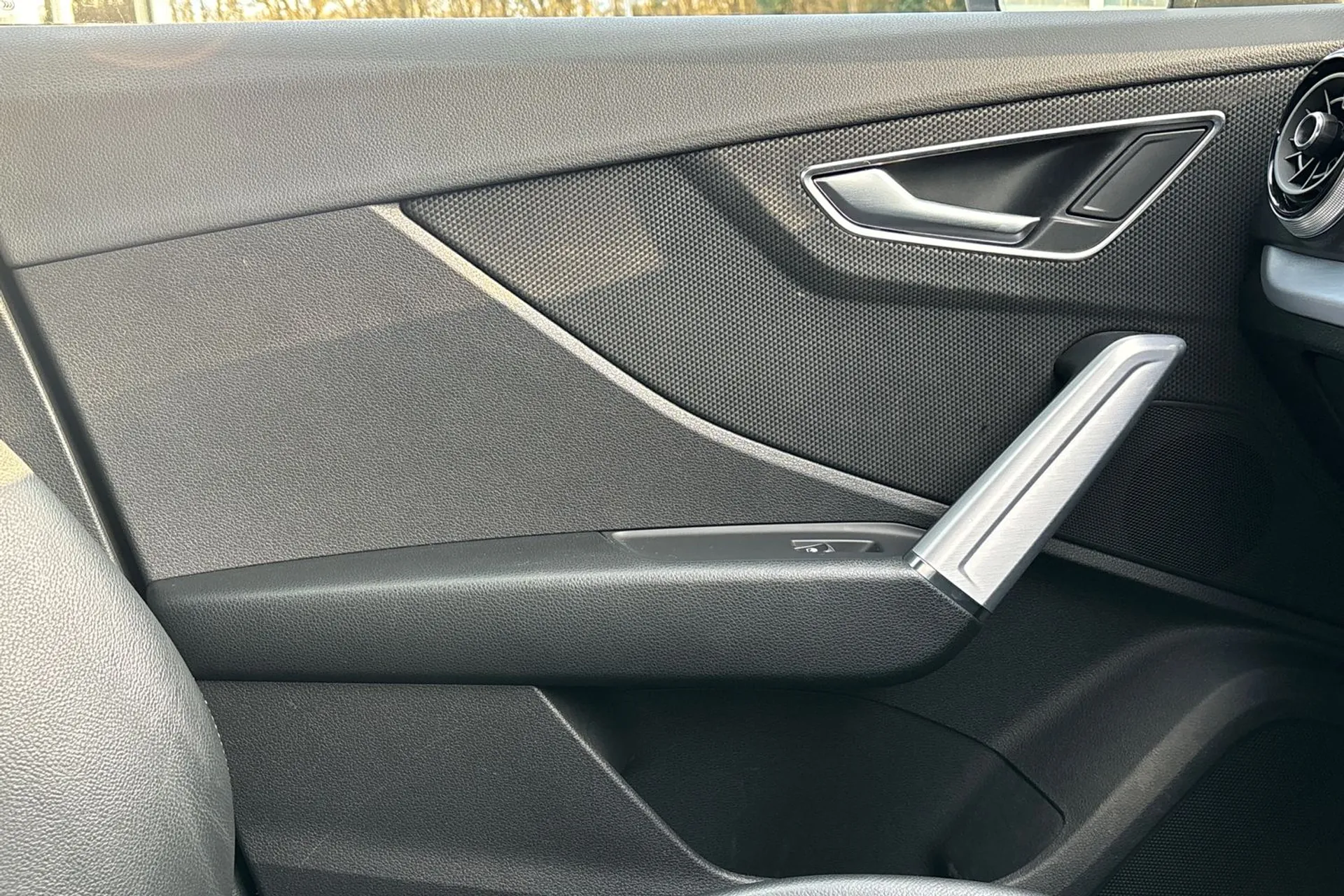 Audi Q2 thumbnail image number 40