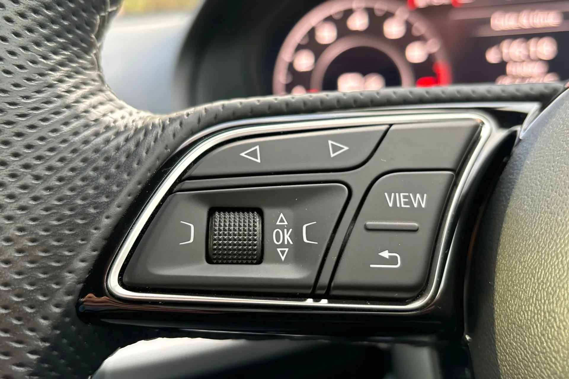 Audi Q2 thumbnail image number 36