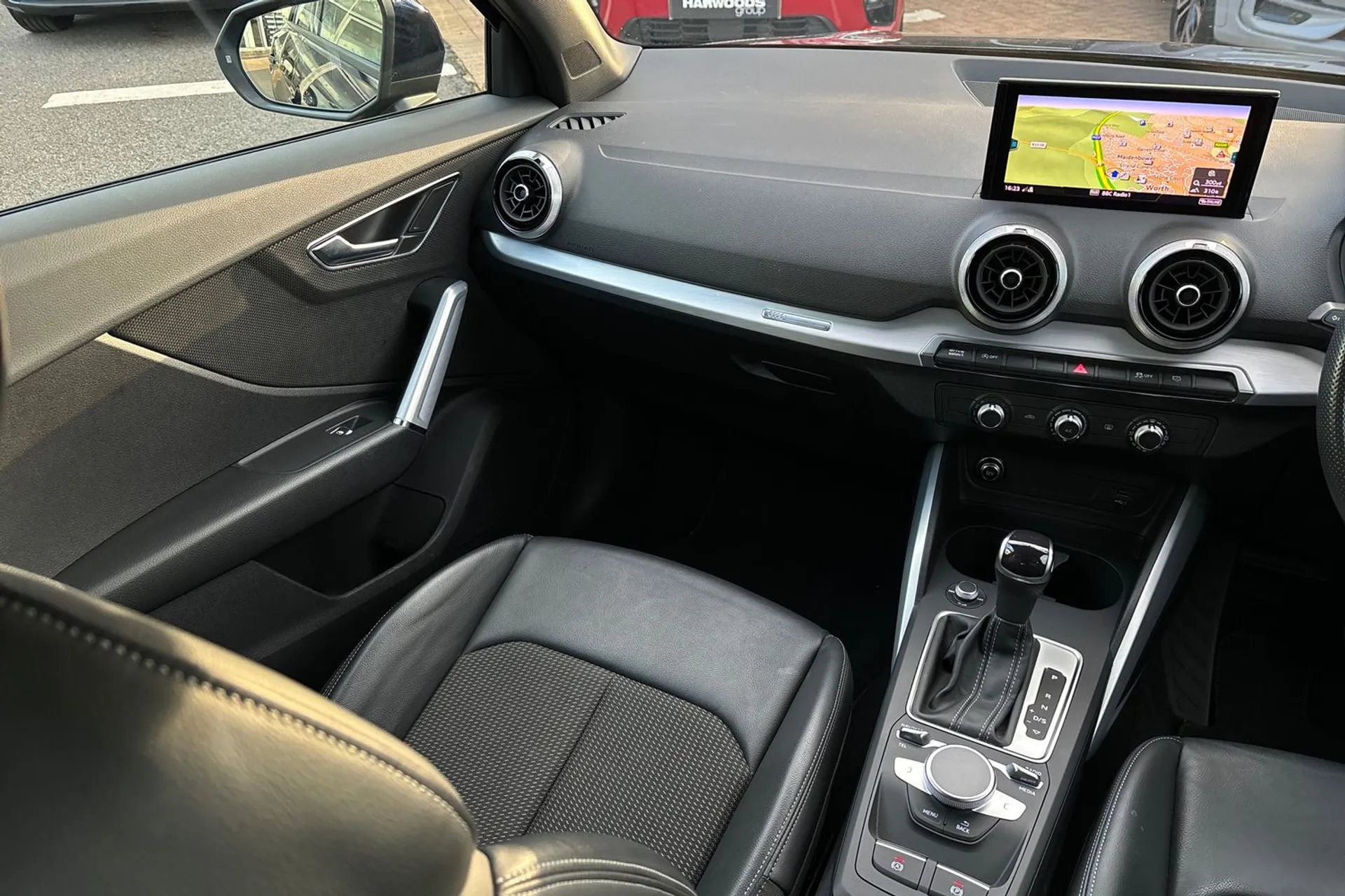Audi Q2 thumbnail image number 32