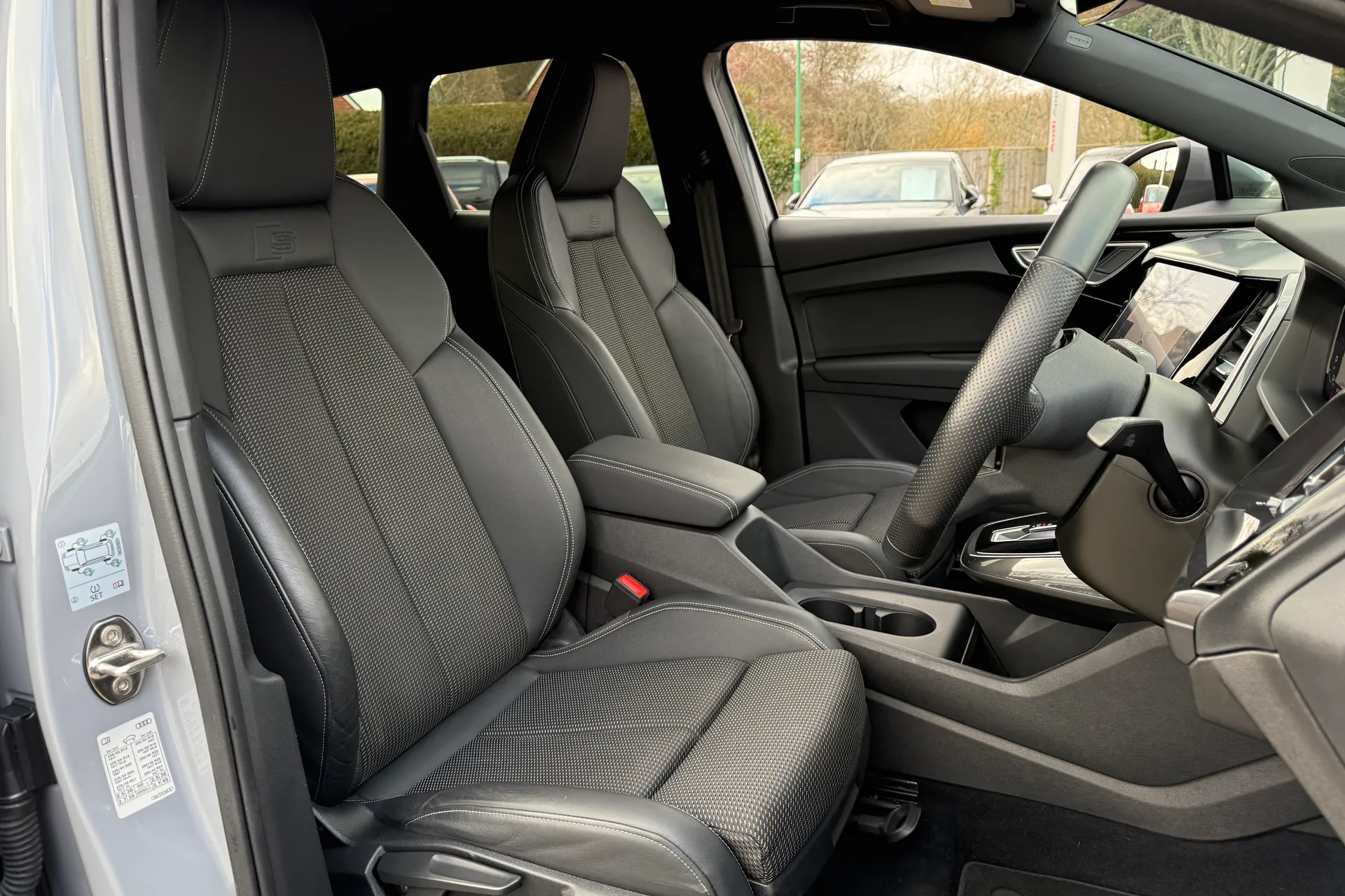 Audi Q4 thumbnail image number 24