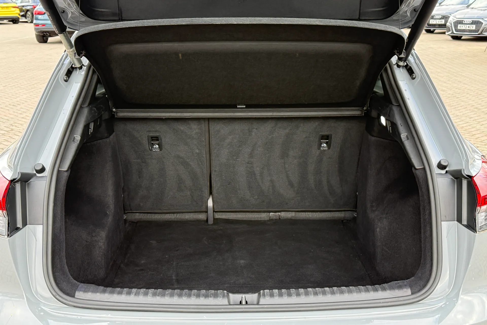 Audi Q4 thumbnail image number 32