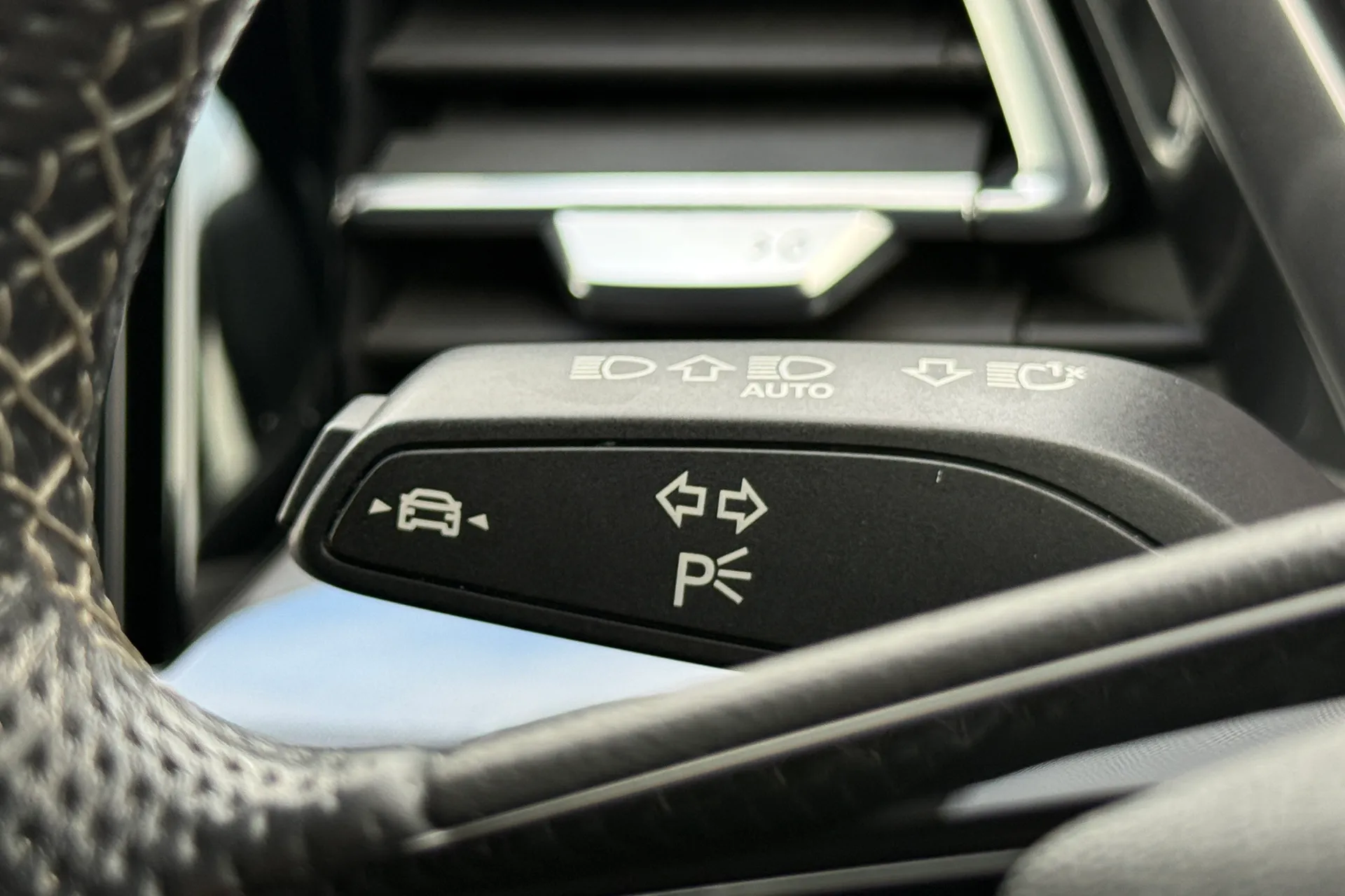 Audi Q4 thumbnail image number 15