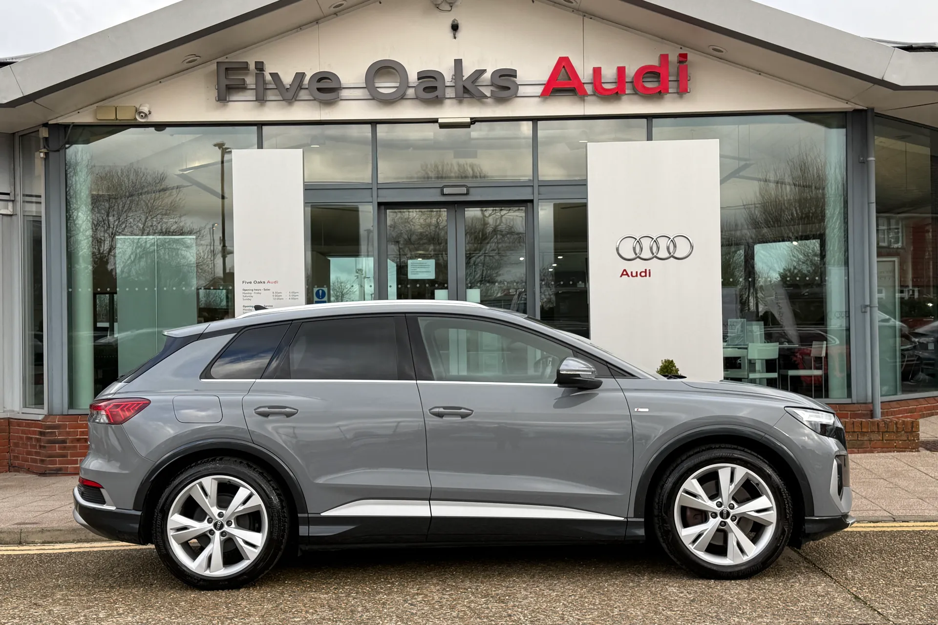 Audi Q4 thumbnail image number 2