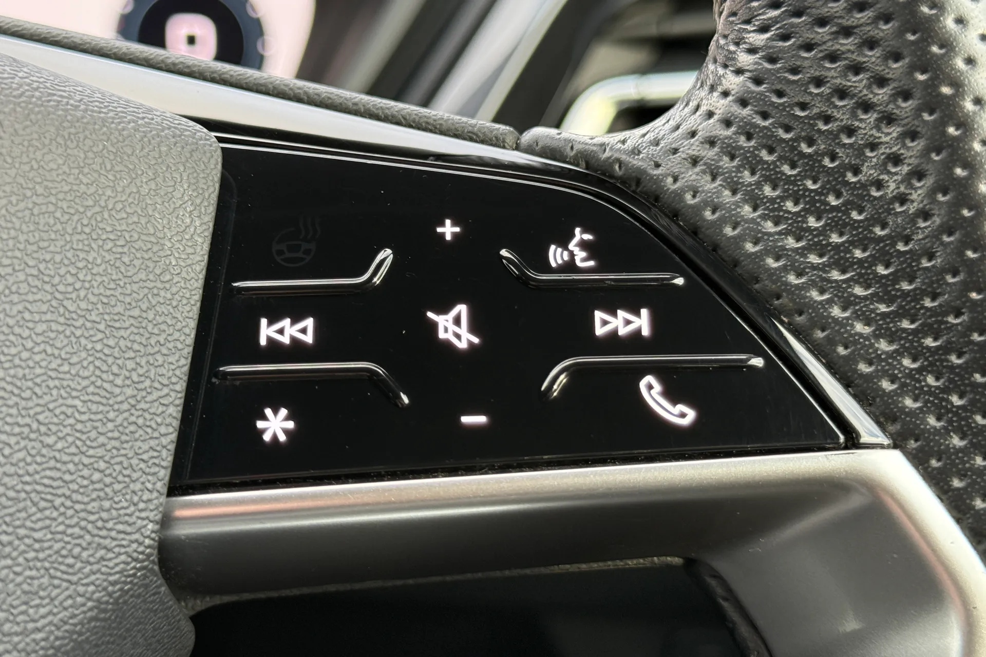 Audi Q4 thumbnail image number 19