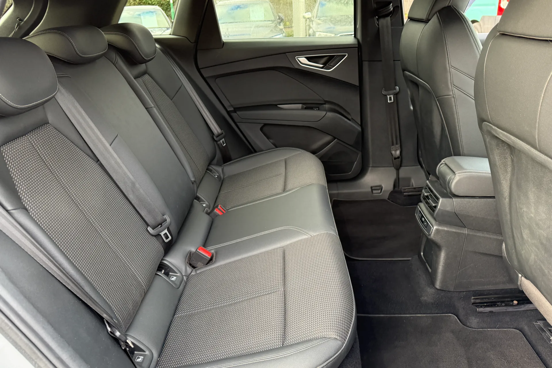 Audi Q4 thumbnail image number 41