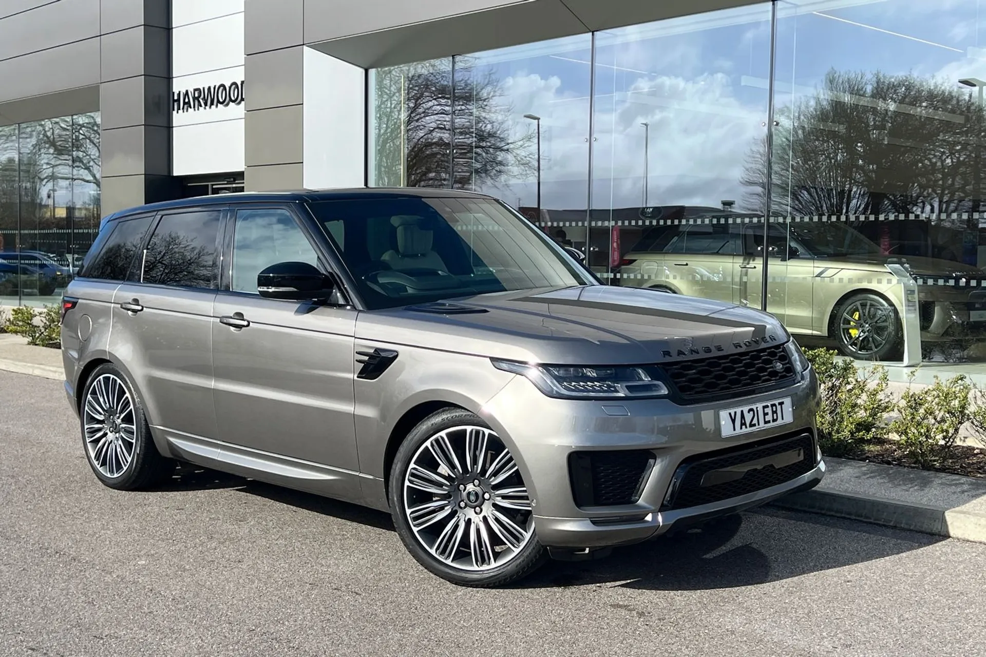 LAND ROVER RANGE ROVER SPORT focused image
