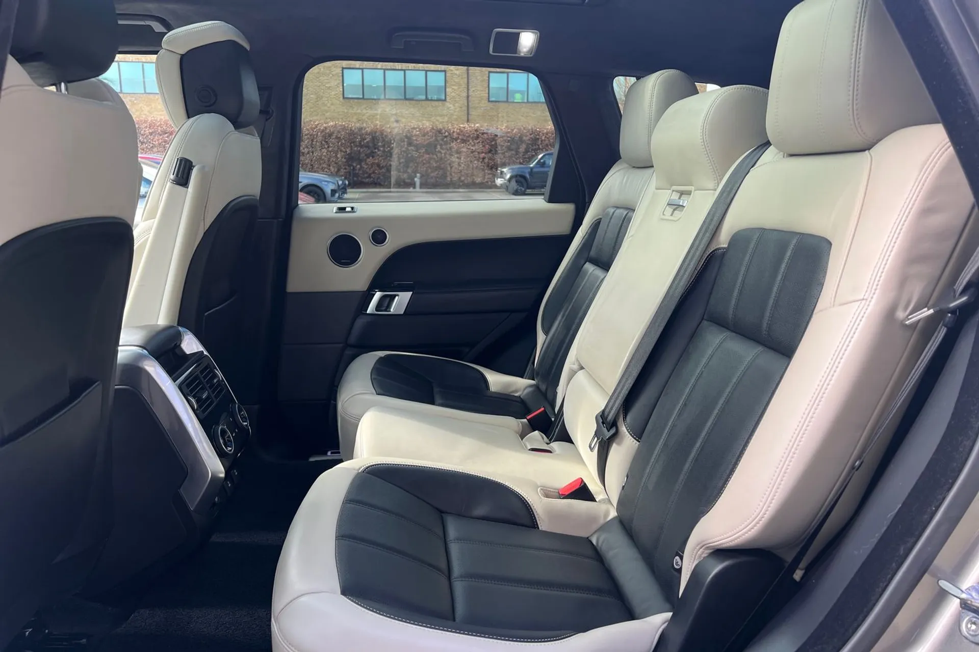LAND ROVER RANGE ROVER SPORT thumbnail image number 45