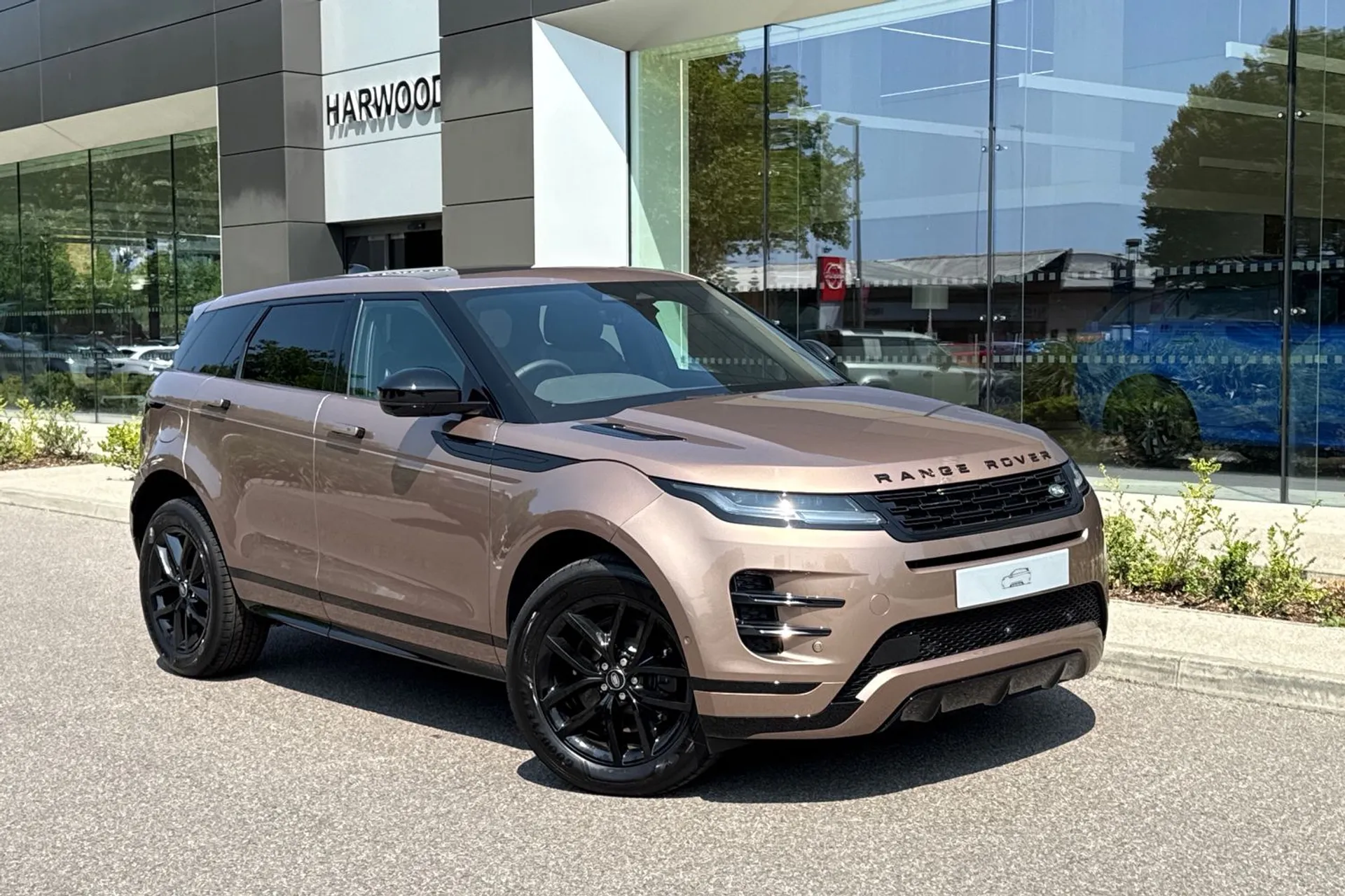 LAND ROVER RANGE ROVER EVOQUE focused image