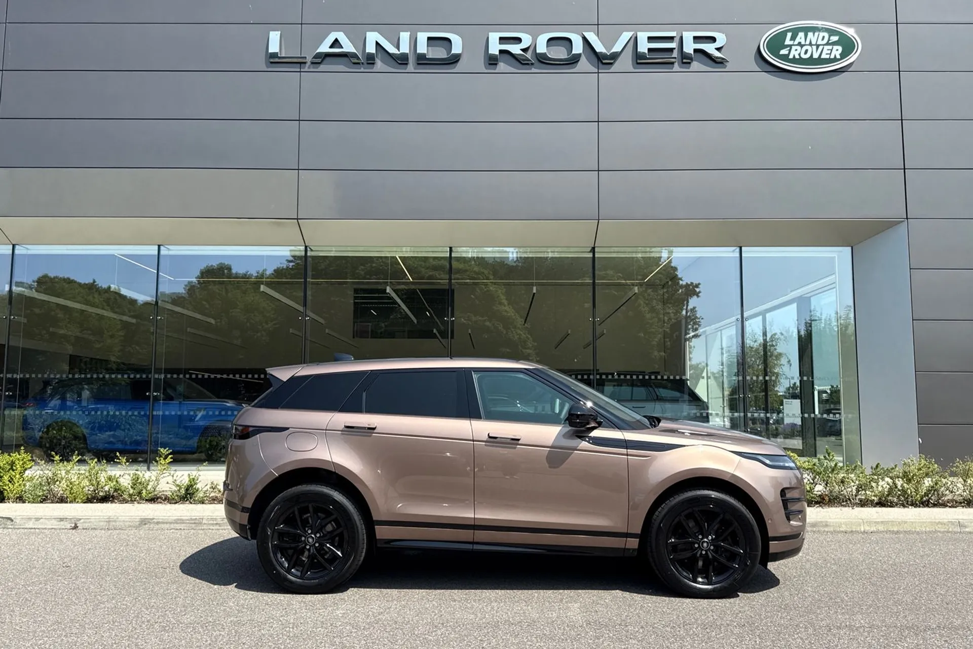 LAND ROVER RANGE ROVER EVOQUE thumbnail image number 2
