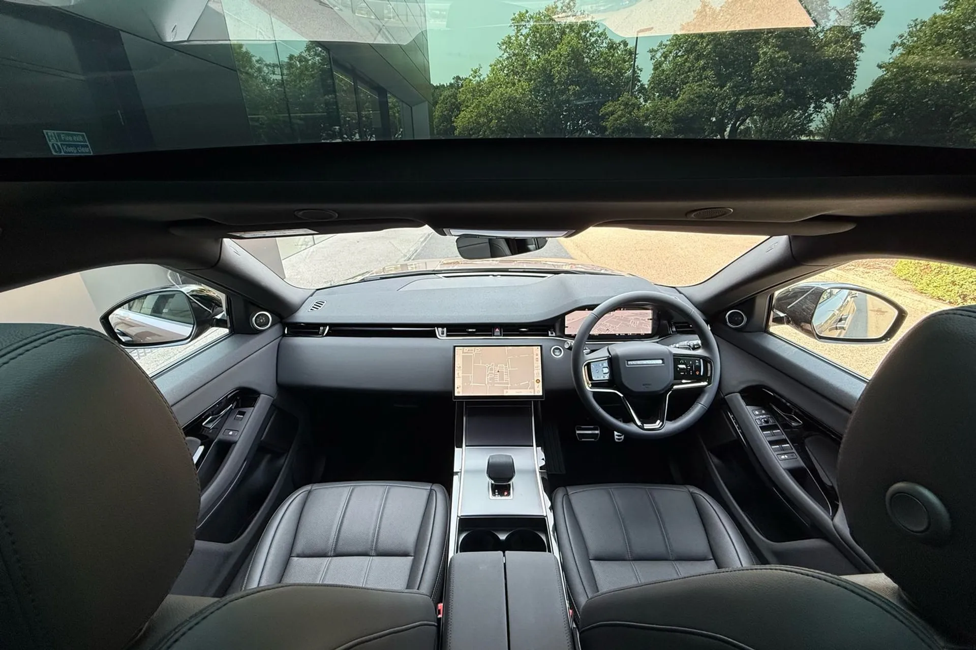 LAND ROVER RANGE ROVER EVOQUE thumbnail image number 3