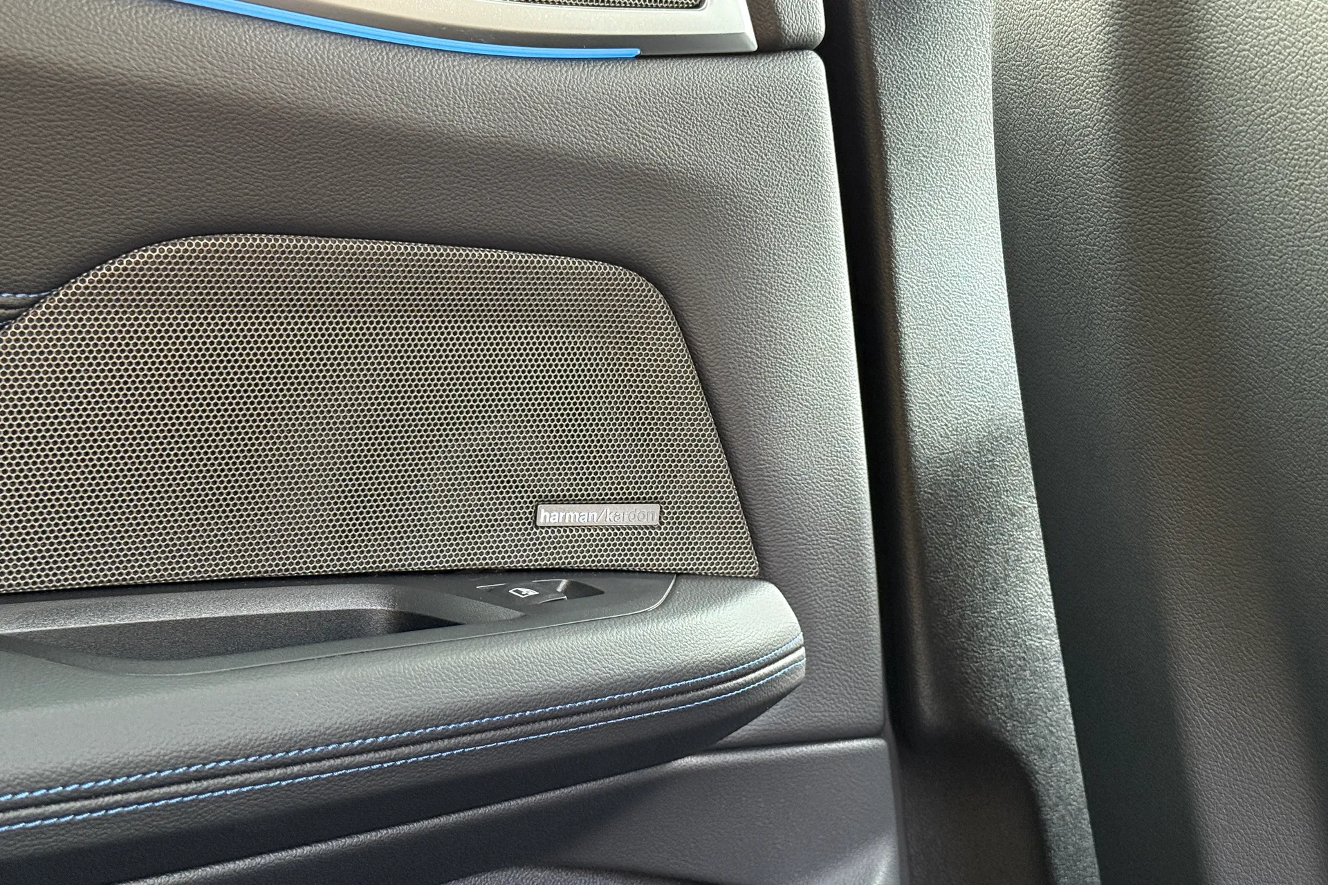 BMW I4 thumbnail image number 40