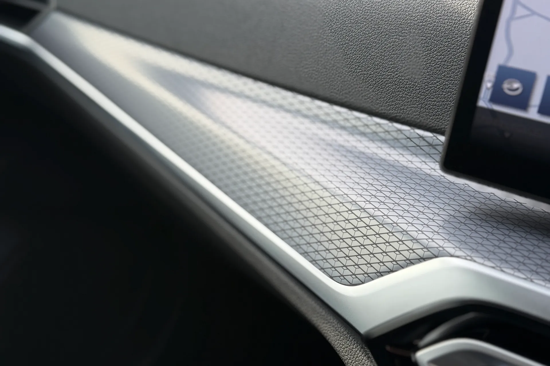 BMW I4 thumbnail image number 34