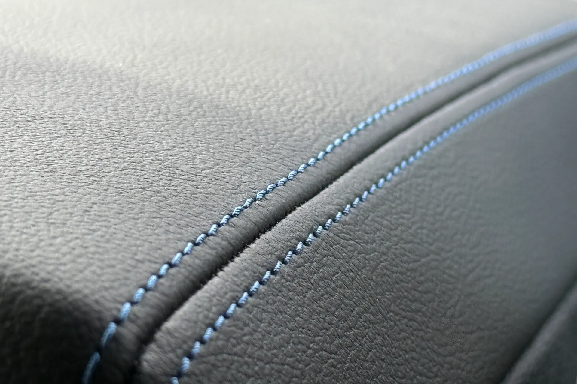 BMW I4 thumbnail image number 44