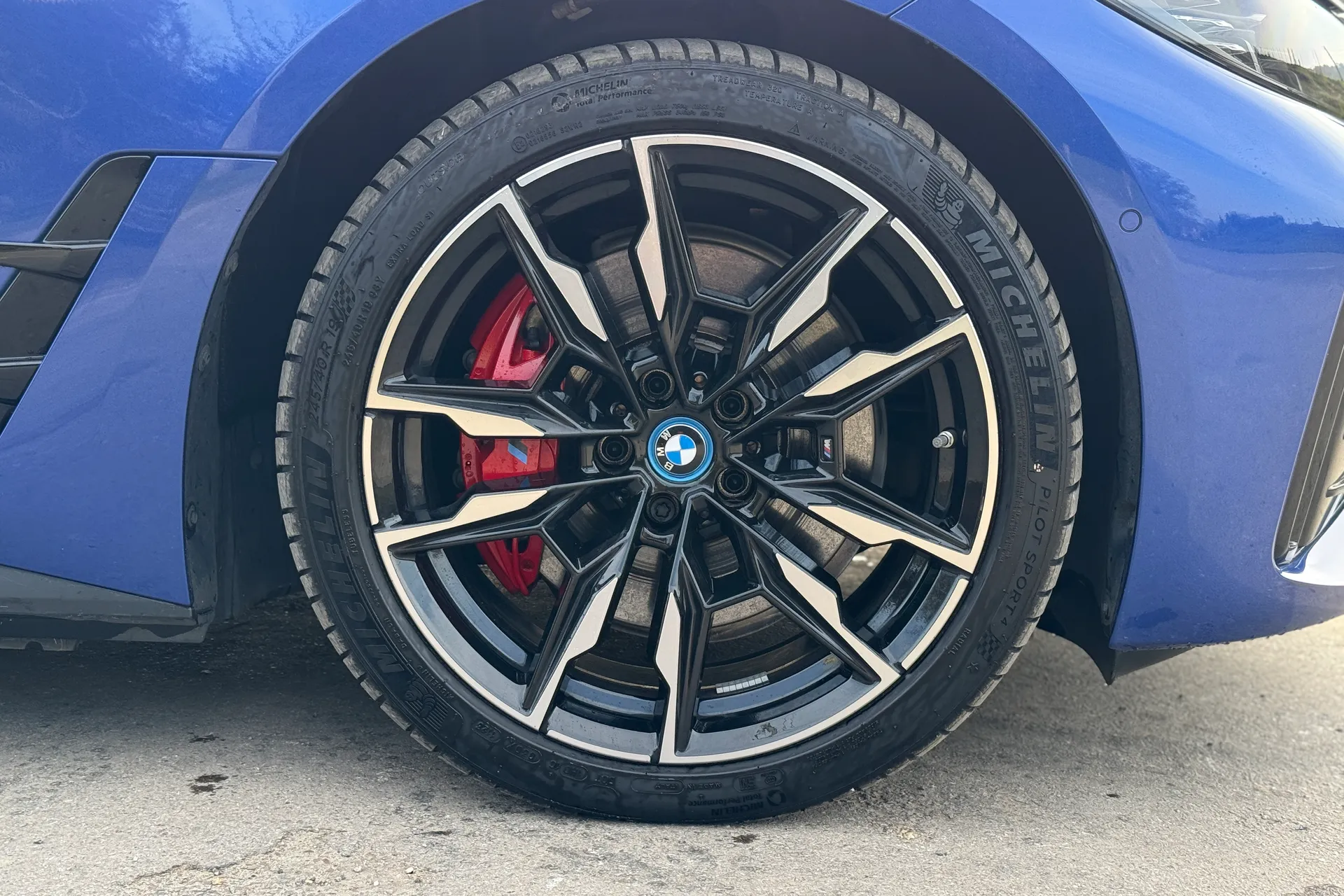 BMW I4 thumbnail image number 18