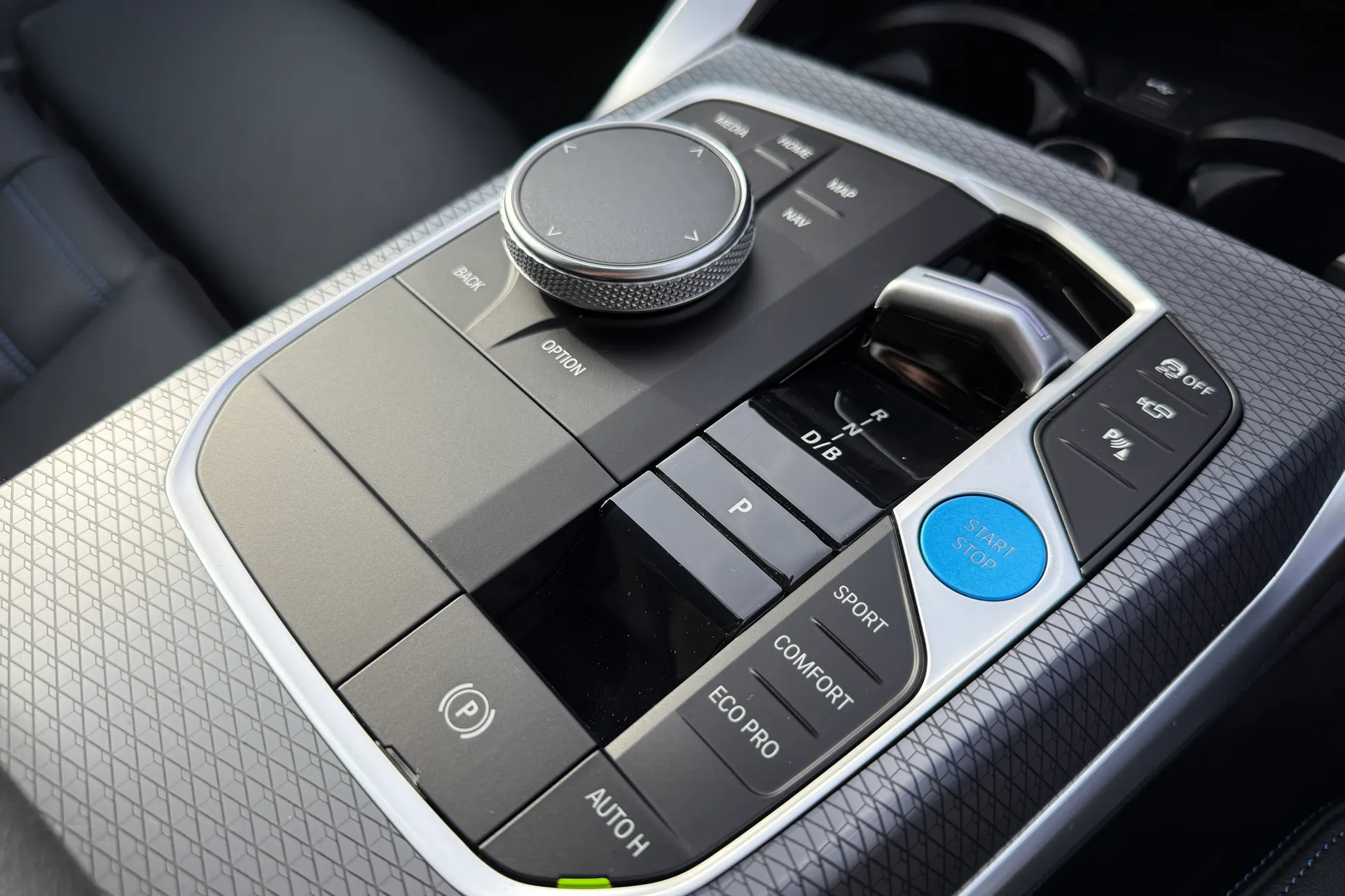 BMW I4 thumbnail image number 32