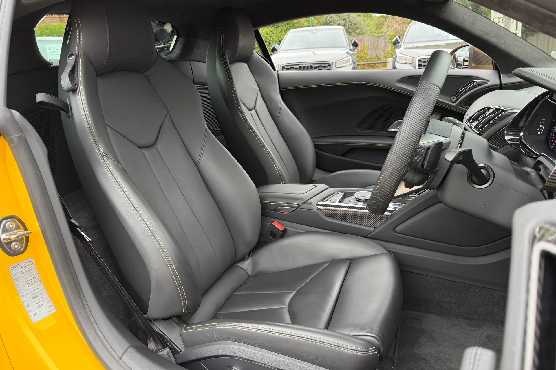 Audi R8 thumbnail image number 31