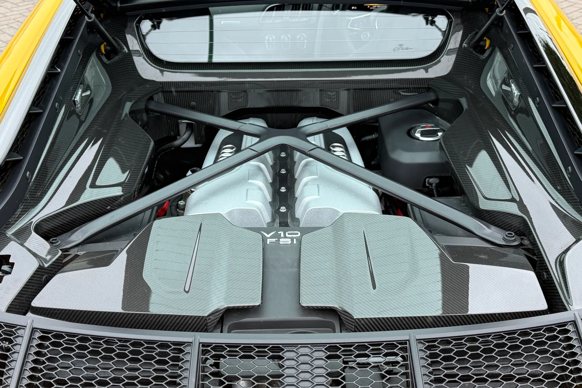 Audi R8 thumbnail image number 6