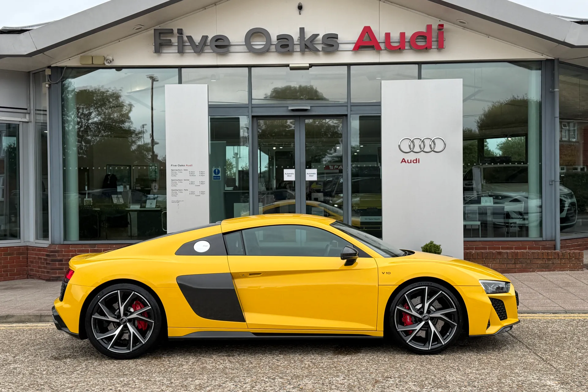 Audi R8 thumbnail image number 2