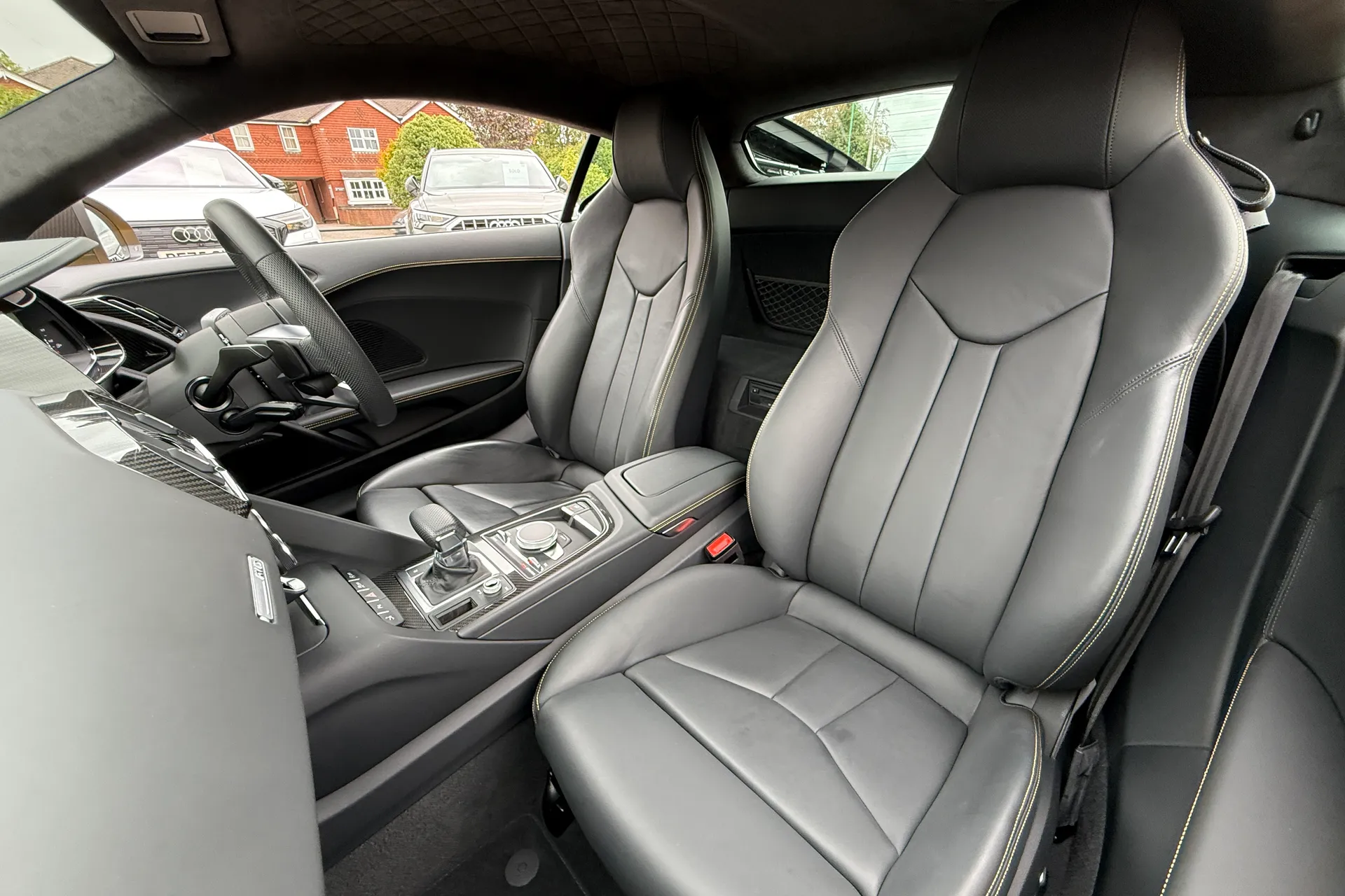 Audi R8 thumbnail image number 9