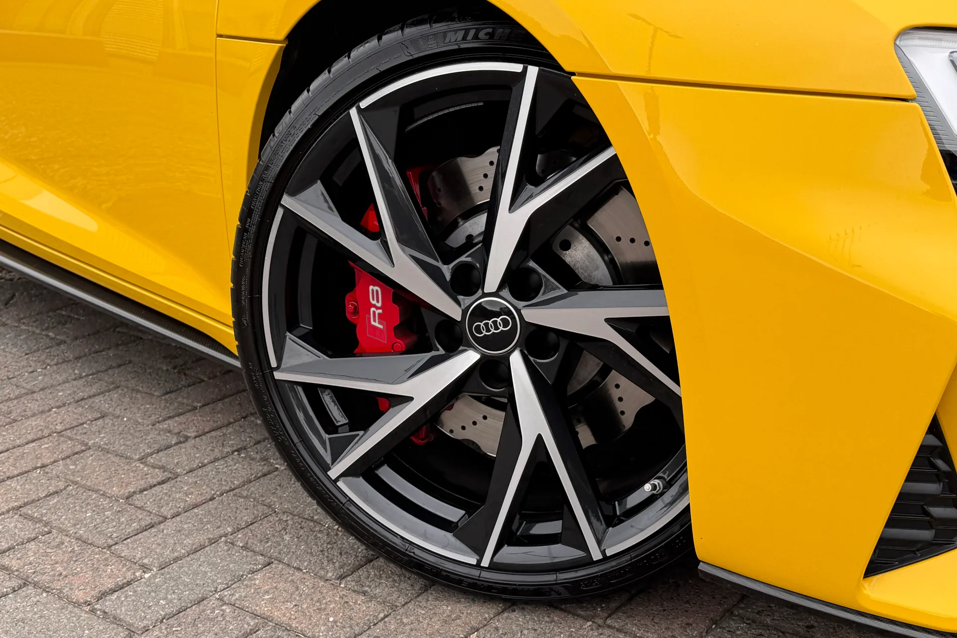 Audi R8 thumbnail image number 8