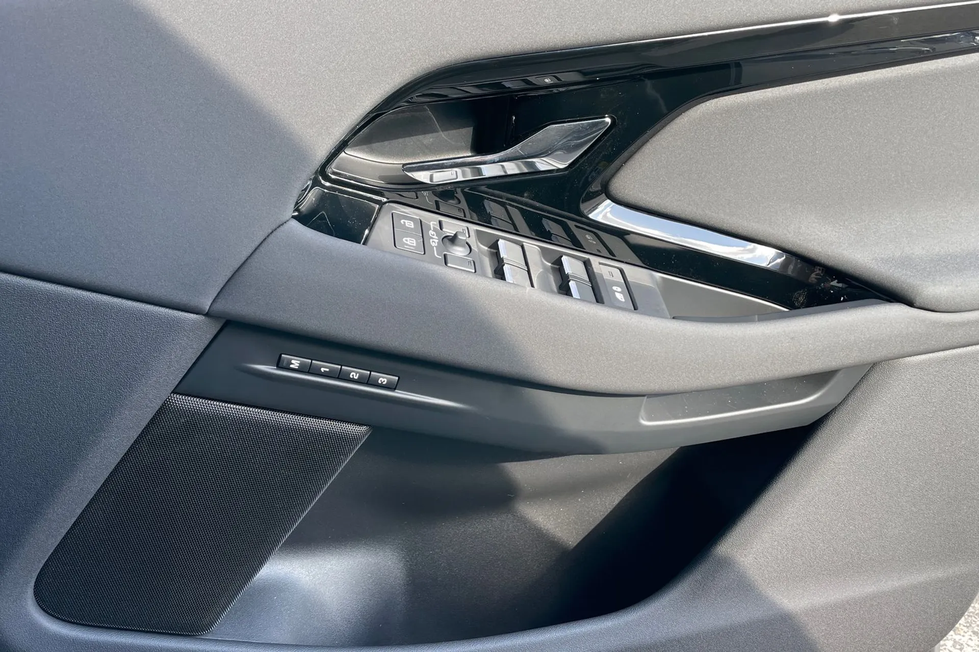 LAND ROVER RANGE ROVER EVOQUE thumbnail image number 18