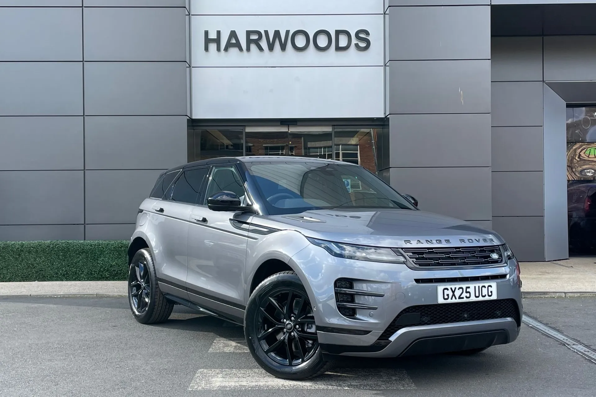 LAND ROVER RANGE ROVER EVOQUE focused image