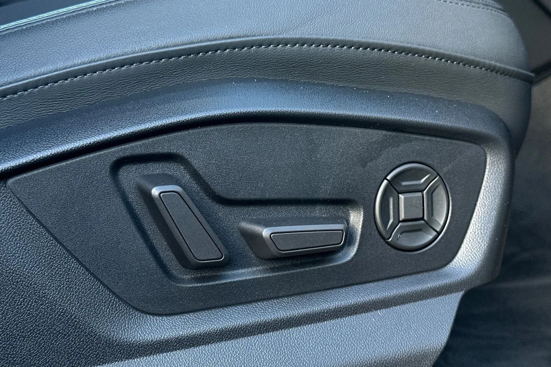 Audi Q7 thumbnail image number 11