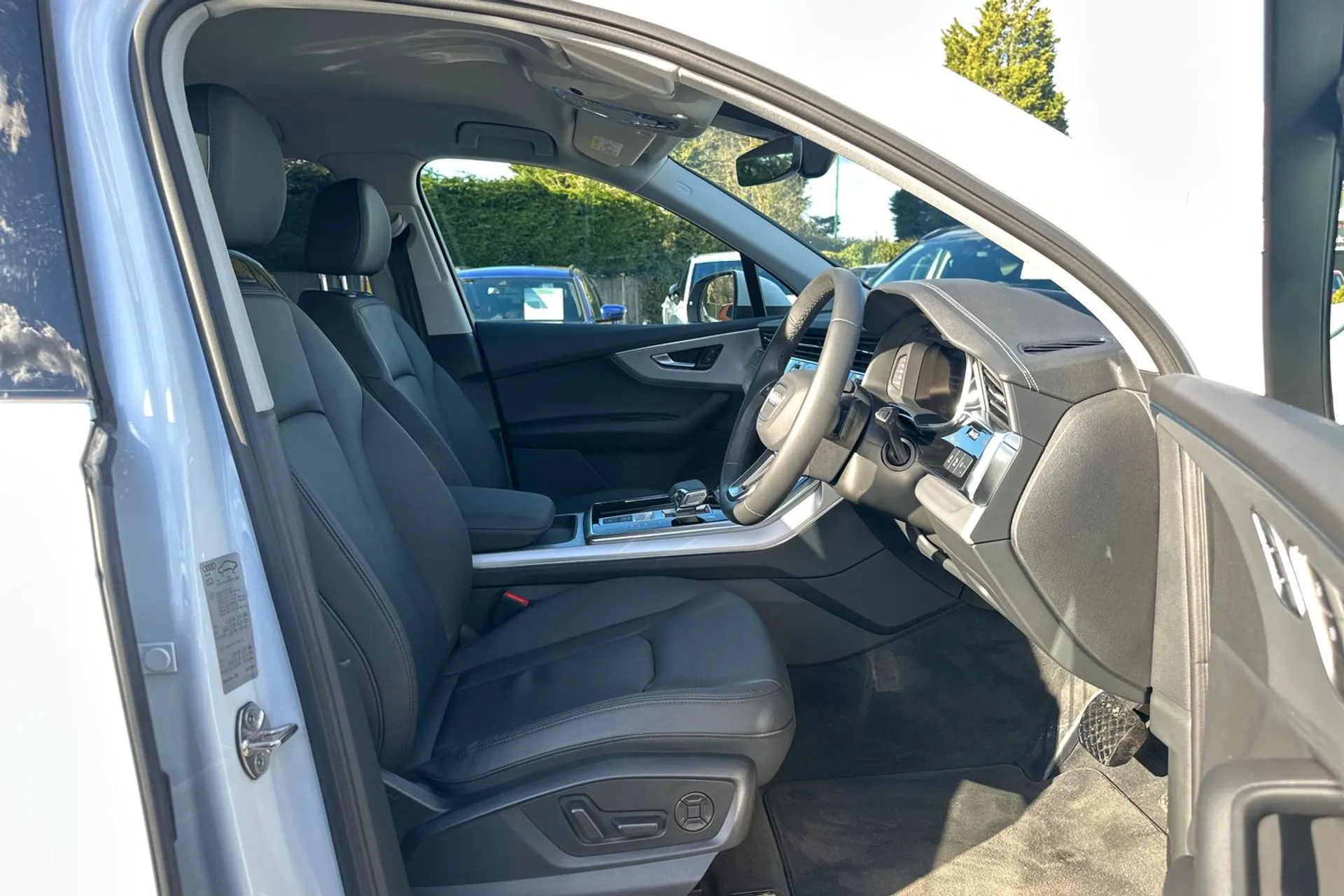 Audi Q7 thumbnail image number 30