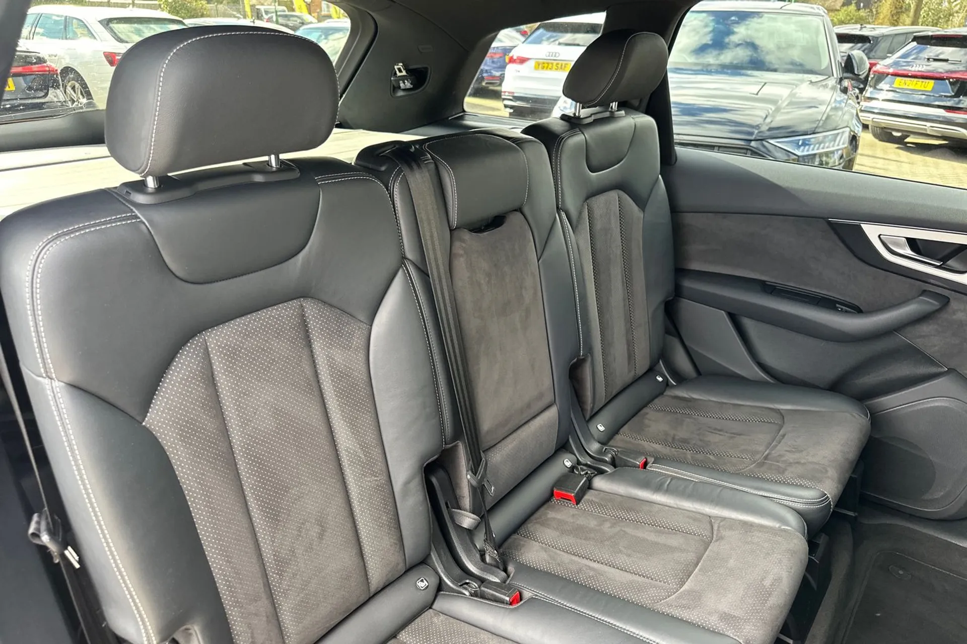 Audi Q7 thumbnail image number 28