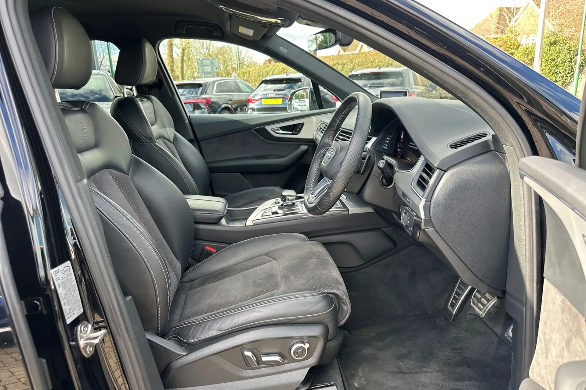 Audi Q7 thumbnail image number 31