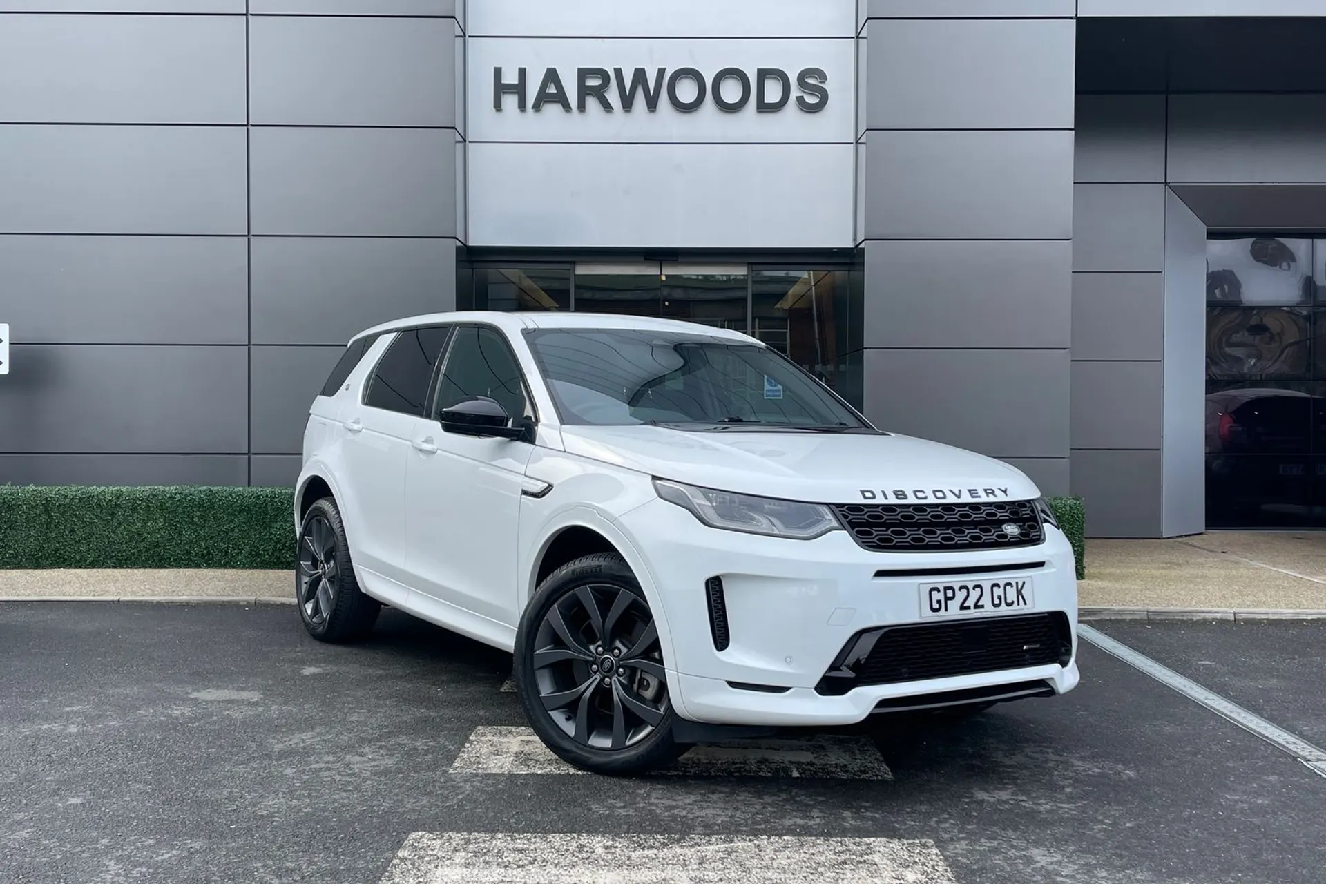 LAND ROVER DISCOVERY SPORT focused image