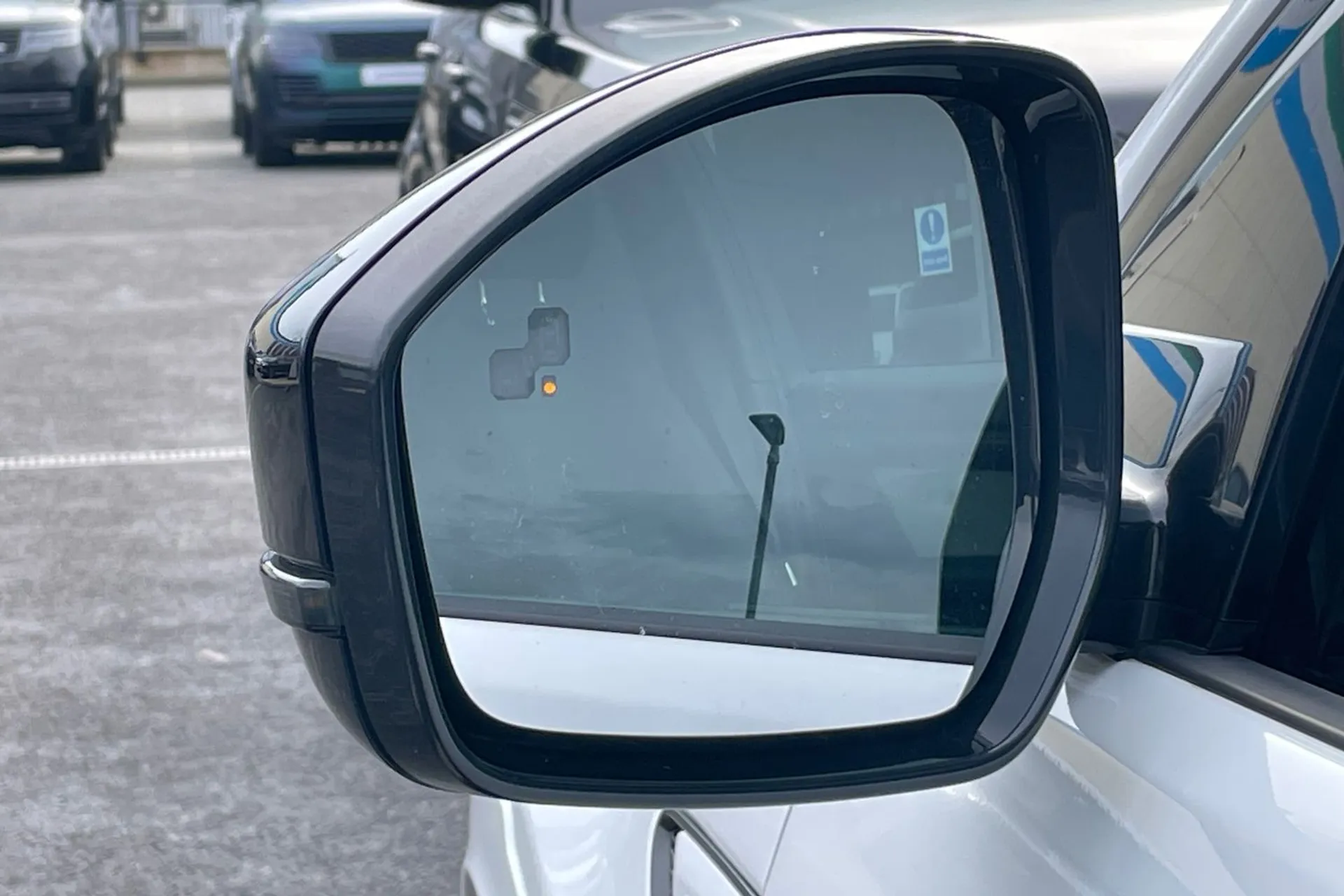 LAND ROVER DISCOVERY SPORT thumbnail image number 9