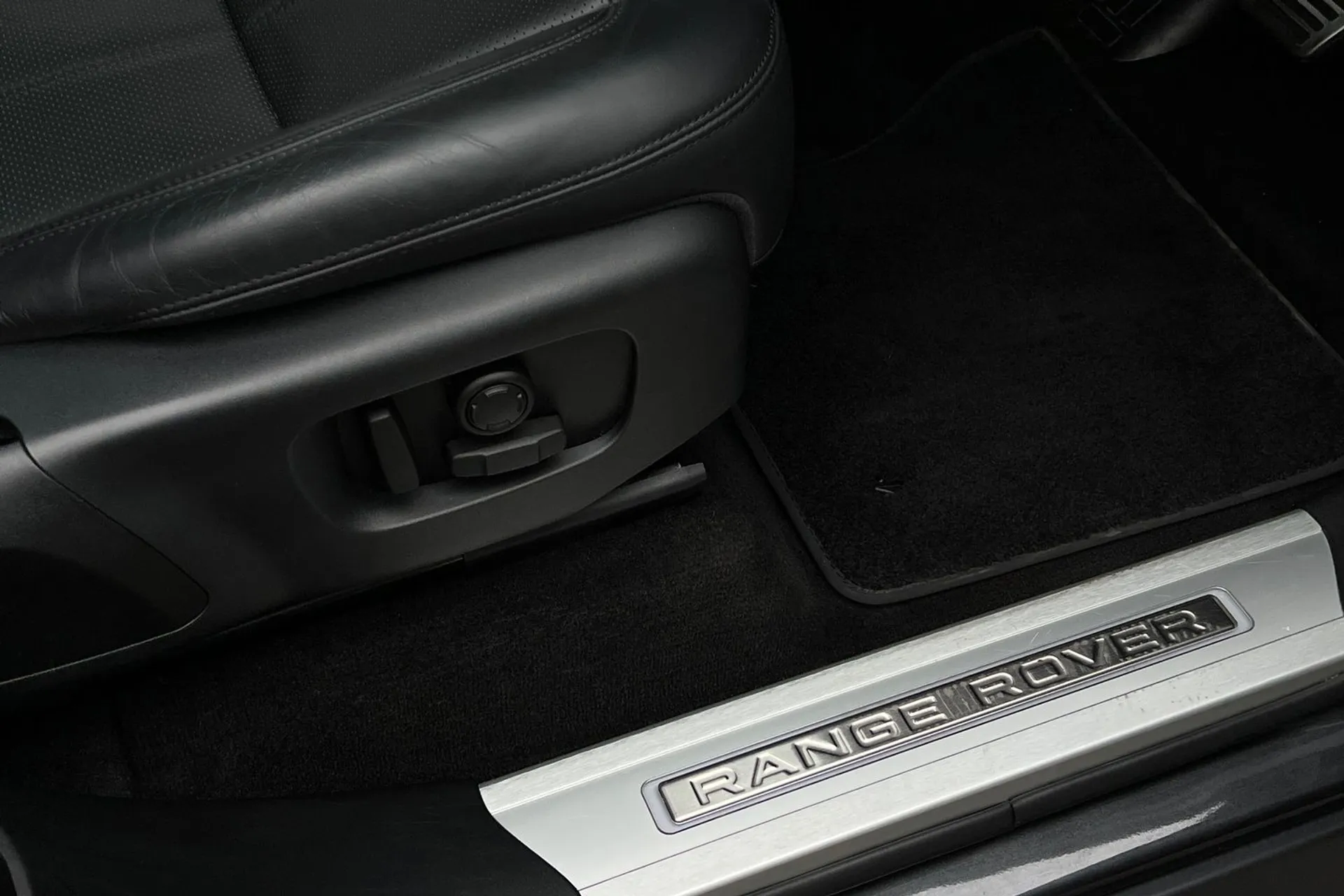 LAND ROVER RANGE ROVER SPORT thumbnail image number 38