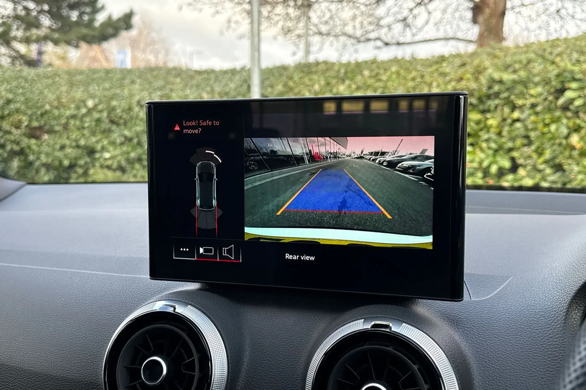 Audi Q2 thumbnail image number 4