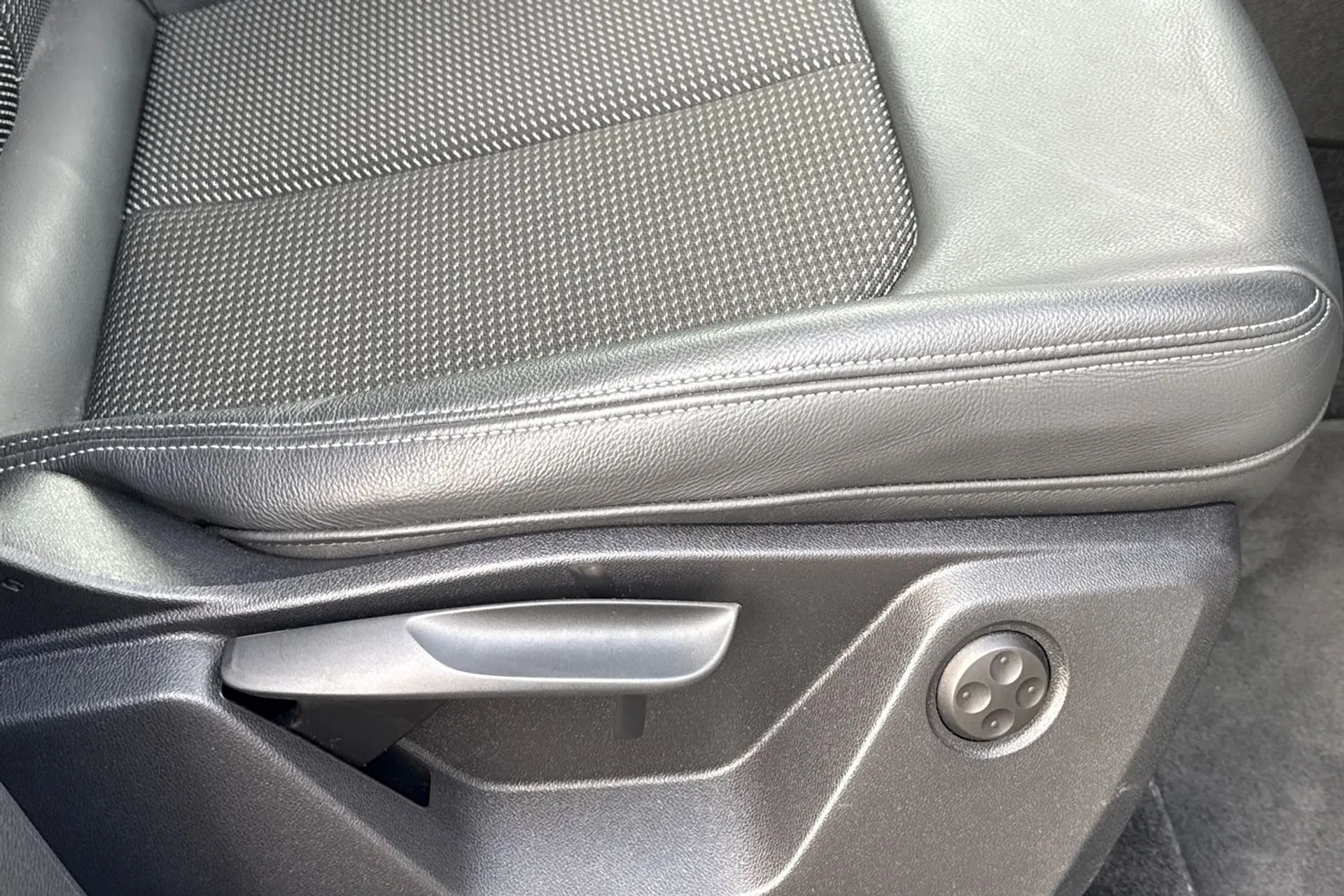 Audi Q2 thumbnail image number 56